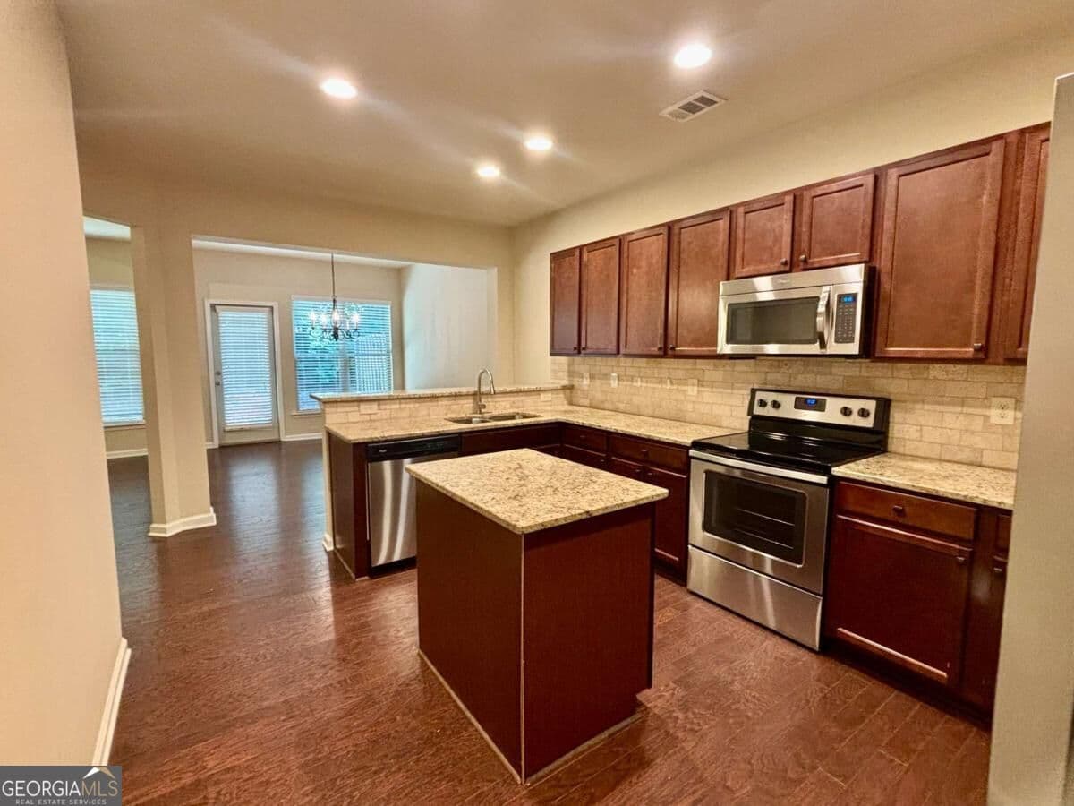 3 bedroom, 2.5 bathroom single family residence for rent at 1344 Brookmere Way 111, Cumming, GA 30040 for $2,200 a month — photo 7