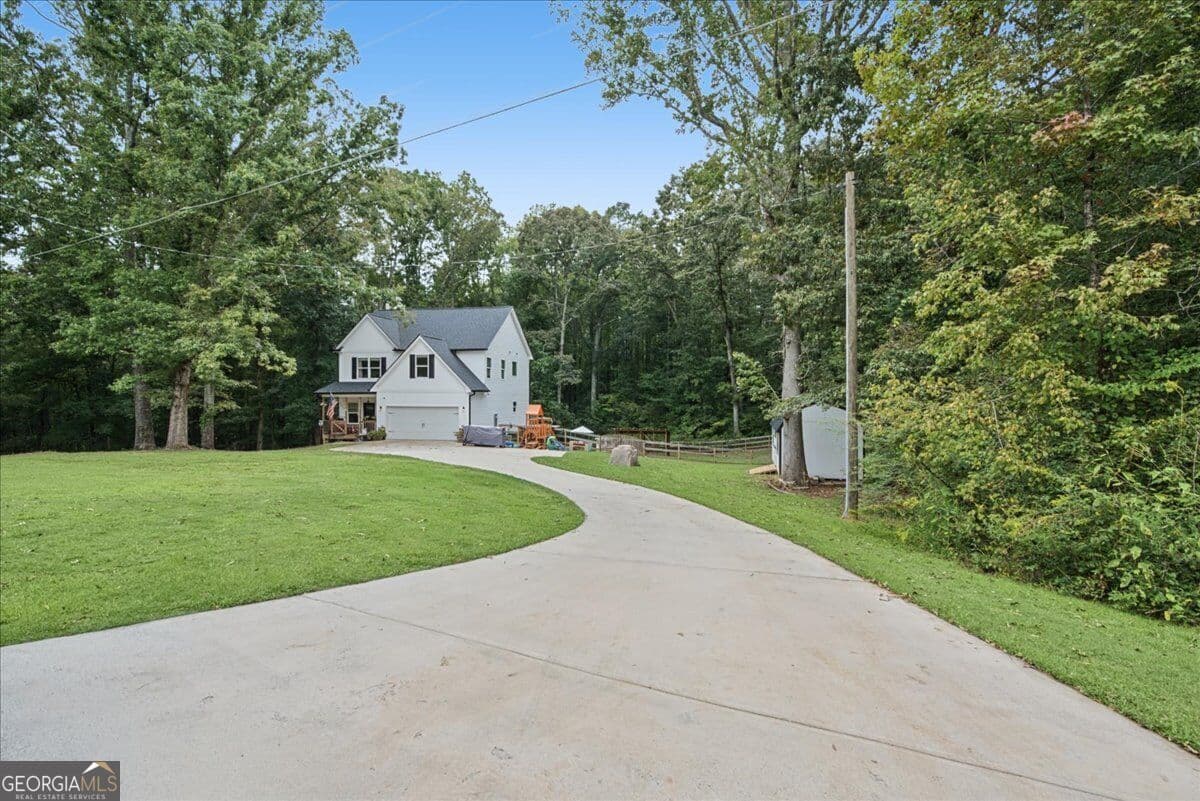 5 bedroom, 3.5 bathroom, 2,920 sq ft single family residence for sale at 206 Snooky Drive, Dallas, GA 30157 — photo 3