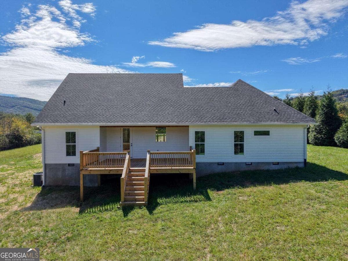 3 bedroom, 3.5 bathroom, 2,168 sq ft single family residence for sale at 124 Meadow Brooke Lane 2, Young Harris, GA 30582 — photo 5