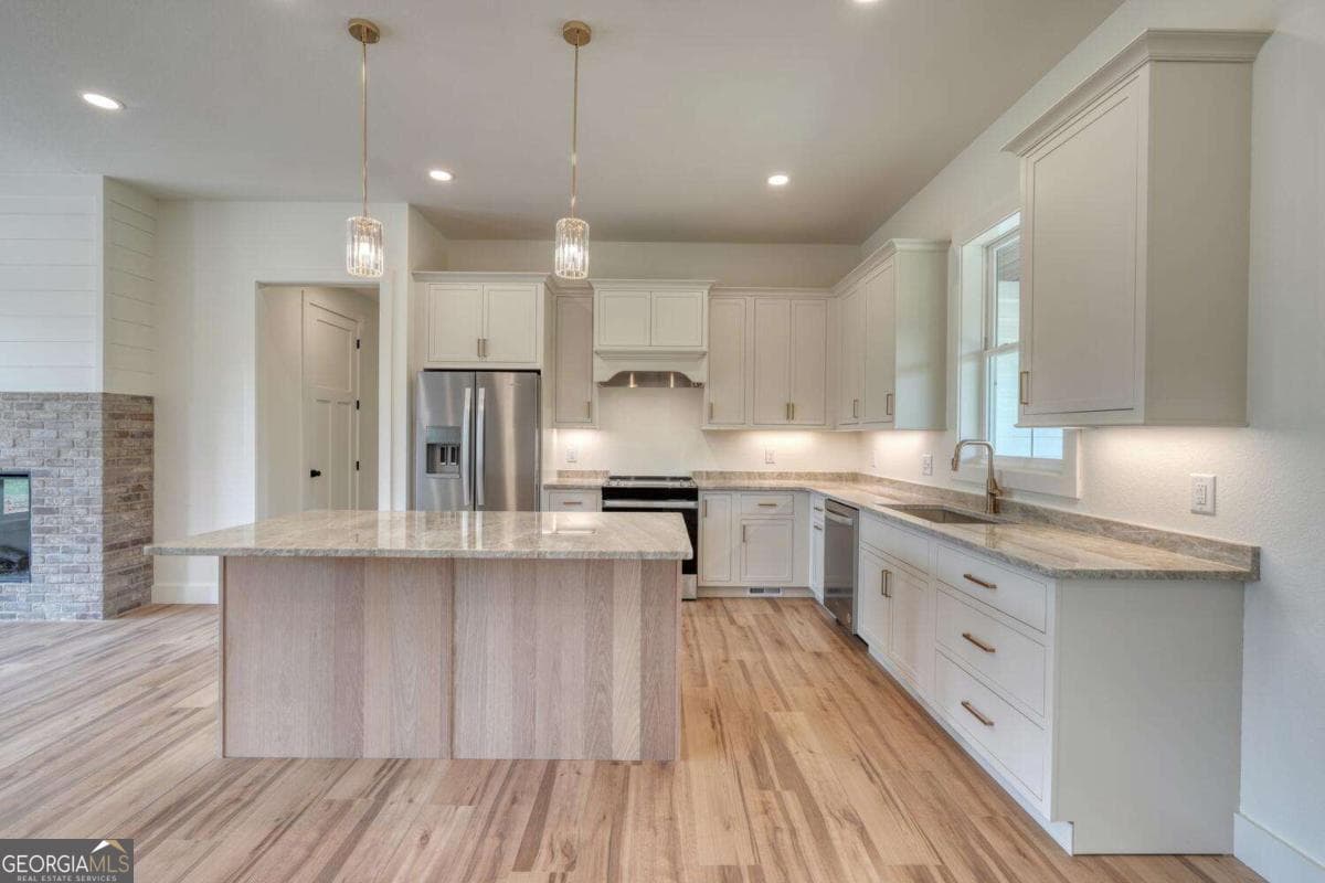 3 bedroom, 3.5 bathroom, 2,168 sq ft single family residence for sale at 124 Meadow Brooke Lane 2, Young Harris, GA 30582 — photo 9