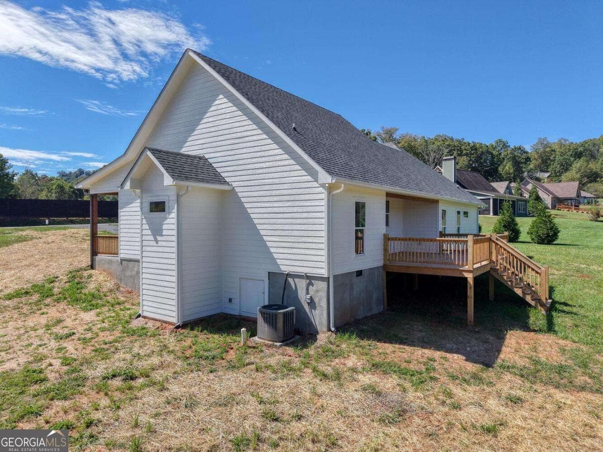3 bedroom, 3.5 bathroom, 2,168 sq ft single family residence for sale at 124 Meadow Brooke Lane 2, Young Harris, GA 30582 — photo 4