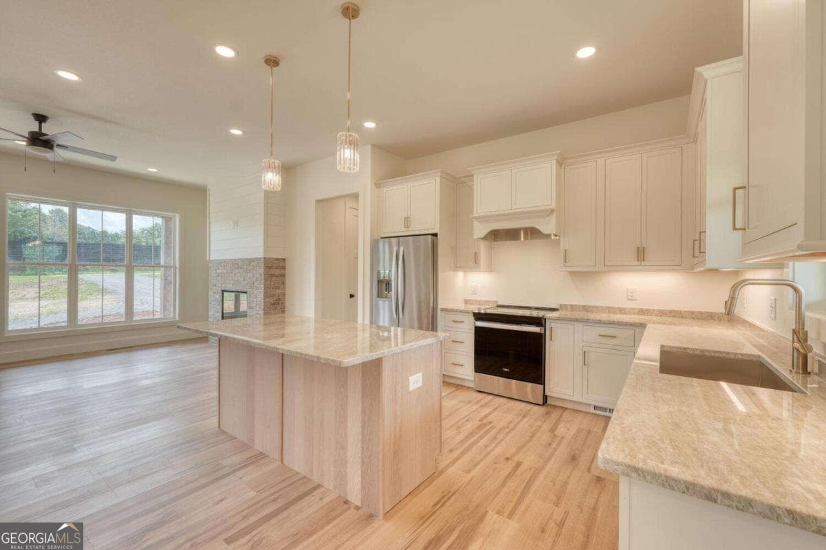 3 bedroom, 3.5 bathroom, 2,168 sq ft single family residence for sale at 124 Meadow Brooke Lane 2, Young Harris, GA 30582 — photo 8
