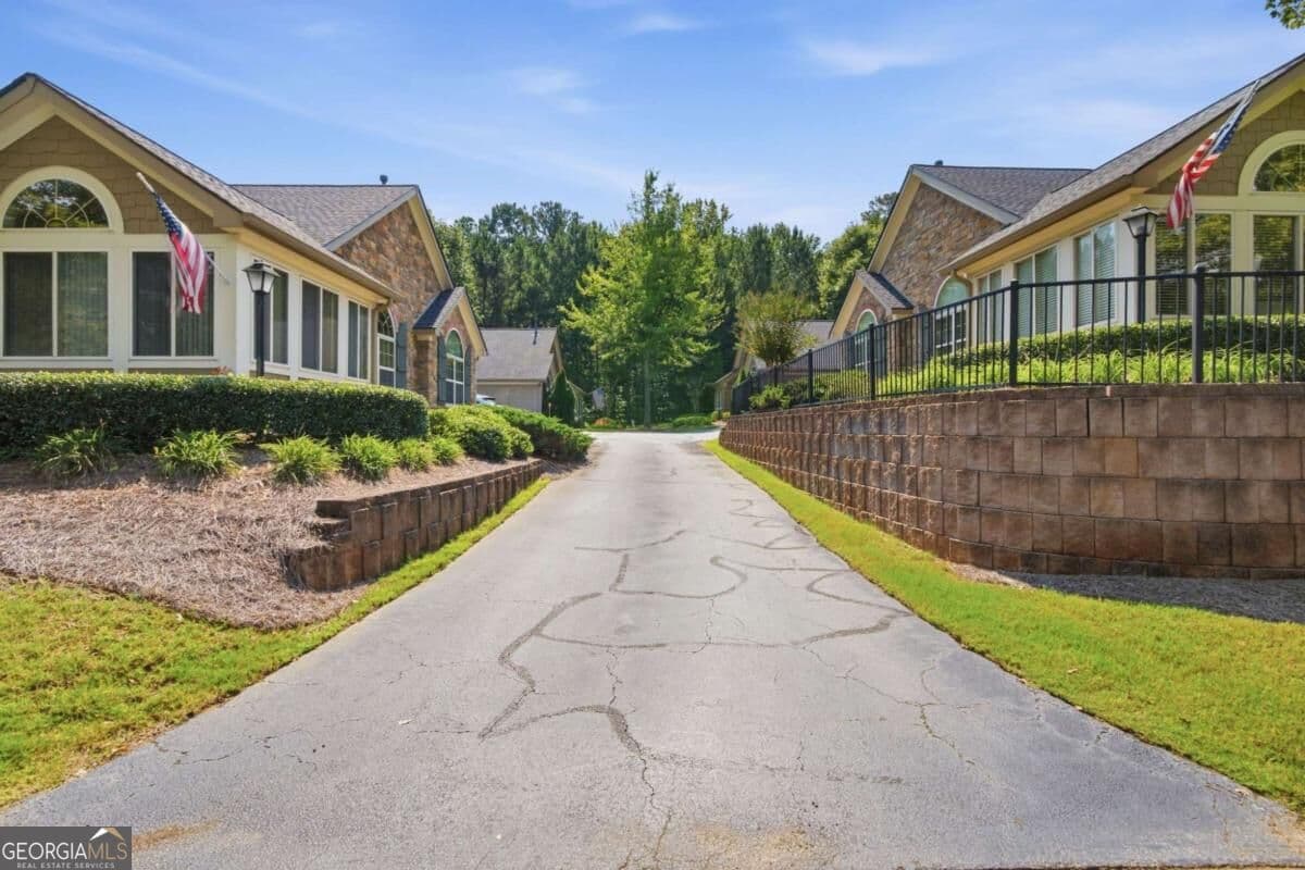 2 bedroom, 2 bathroom, 1,712 sq ft condominium for sale at 5316 Stone Village Circle, Kennesaw, GA 30152 — photo 2