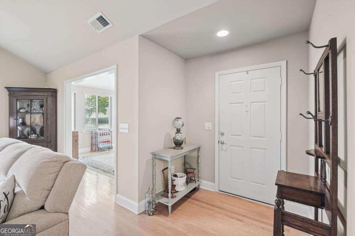 2 bedroom, 2 bathroom, 1,712 sq ft condominium for sale at 5316 Stone Village Circle, Kennesaw, GA 30152 — photo 6