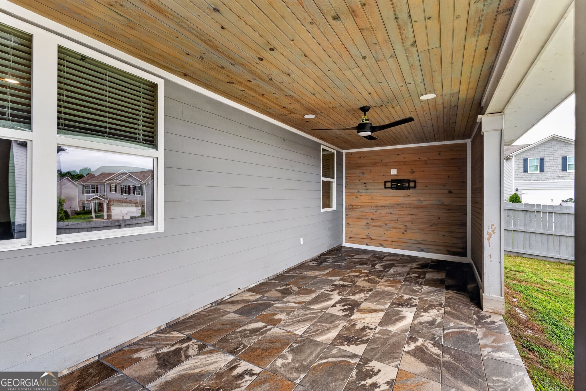 5 bedroom, 3 bathroom, 2,610 sq ft single family residence for sale at 359 Walnut Grove Way, Pendergrass, GA 30567 — photo 7