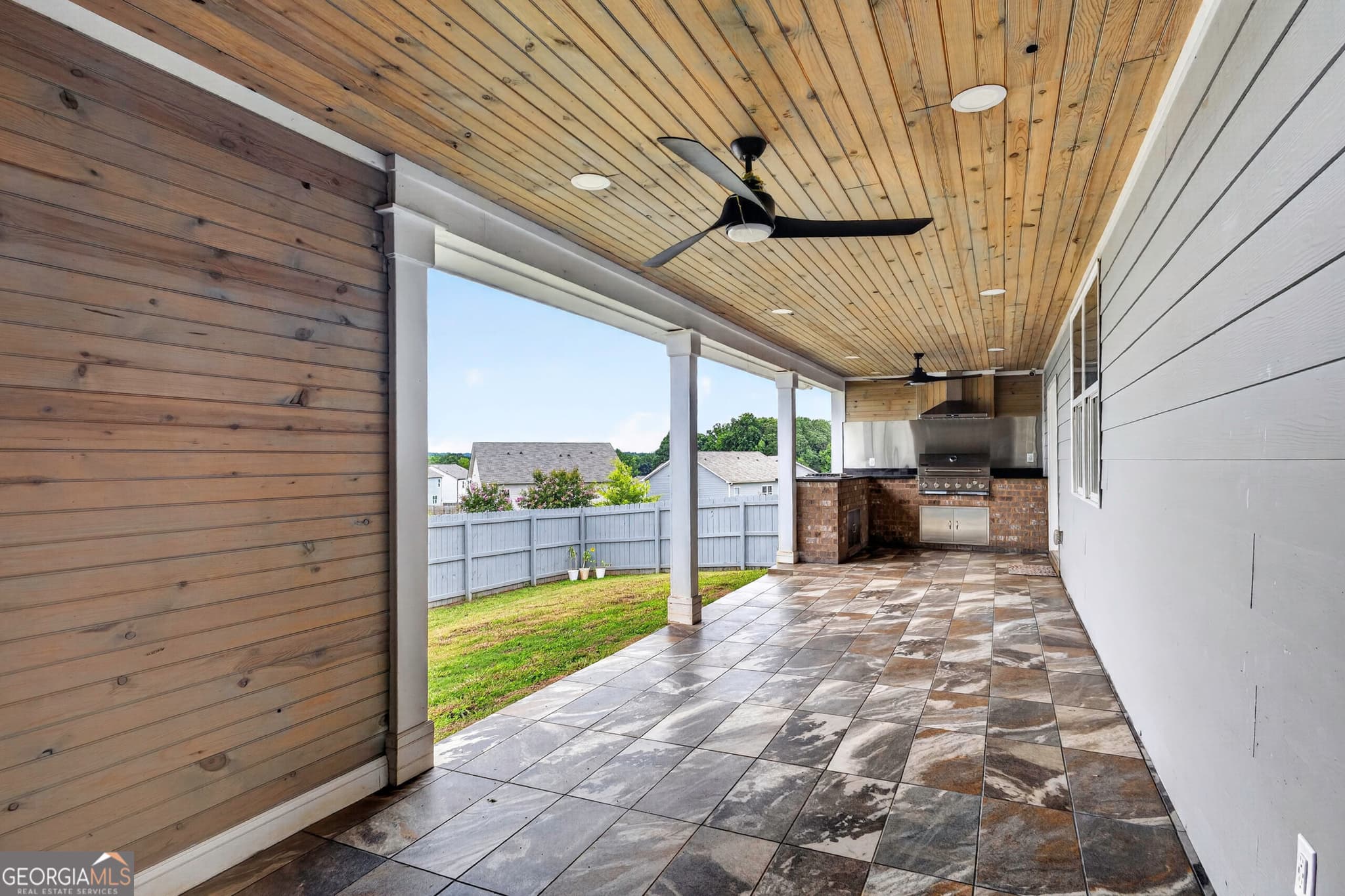 5 bedroom, 3 bathroom, 2,610 sq ft single family residence for sale at 359 Walnut Grove Way, Pendergrass, GA 30567 — photo 5
