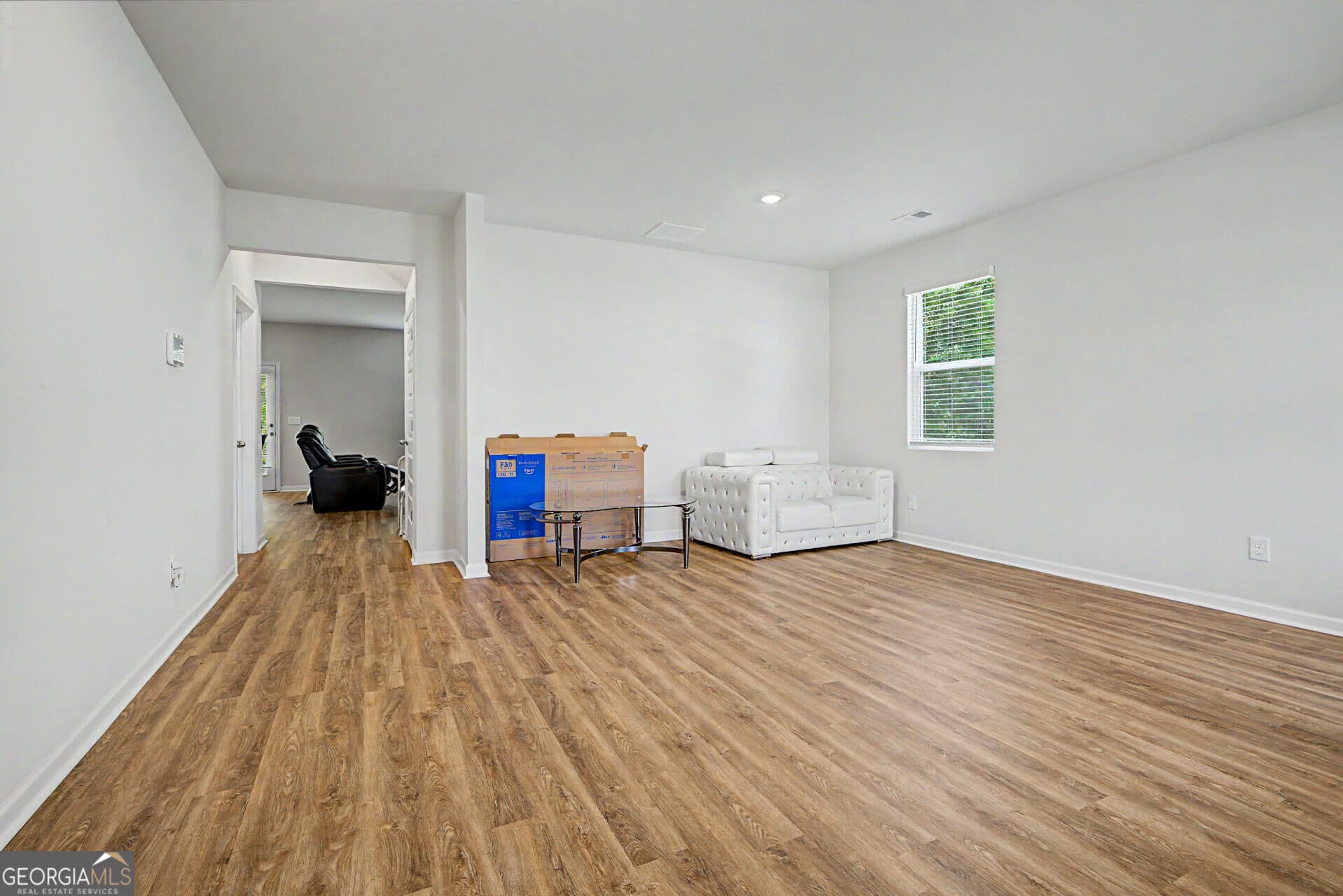 5 bedroom, 4.5 bathroom, 3,481 sq ft single family residence for sale at 637 Kimberwick Drive, Locust Grove, GA 30248 — photo 5