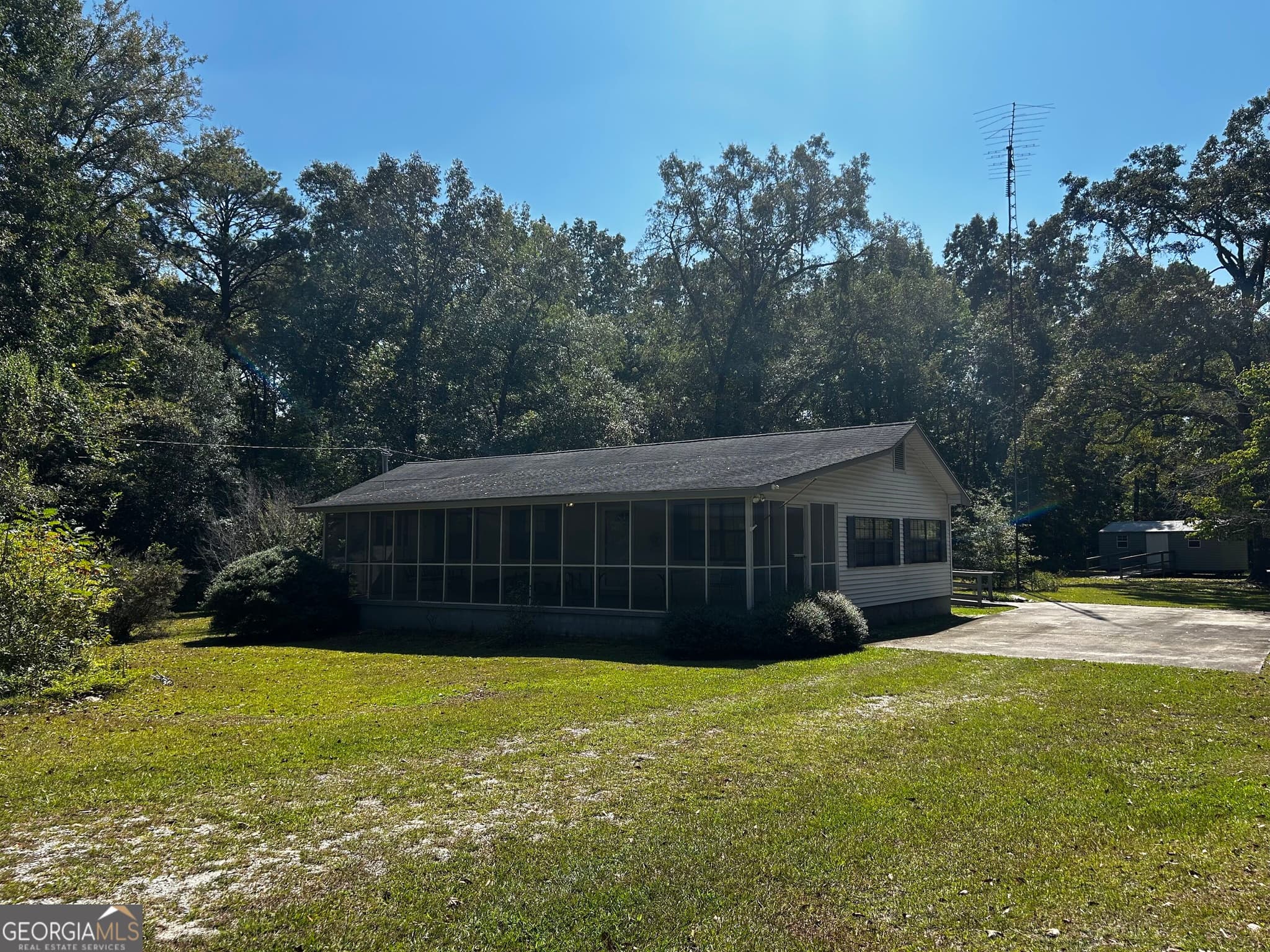 3 bedroom, 2 bathroom, 1,350 sq ft single family residence for sale at 208 Crawford Road, Milledgeville, GA 31061 — photo 2