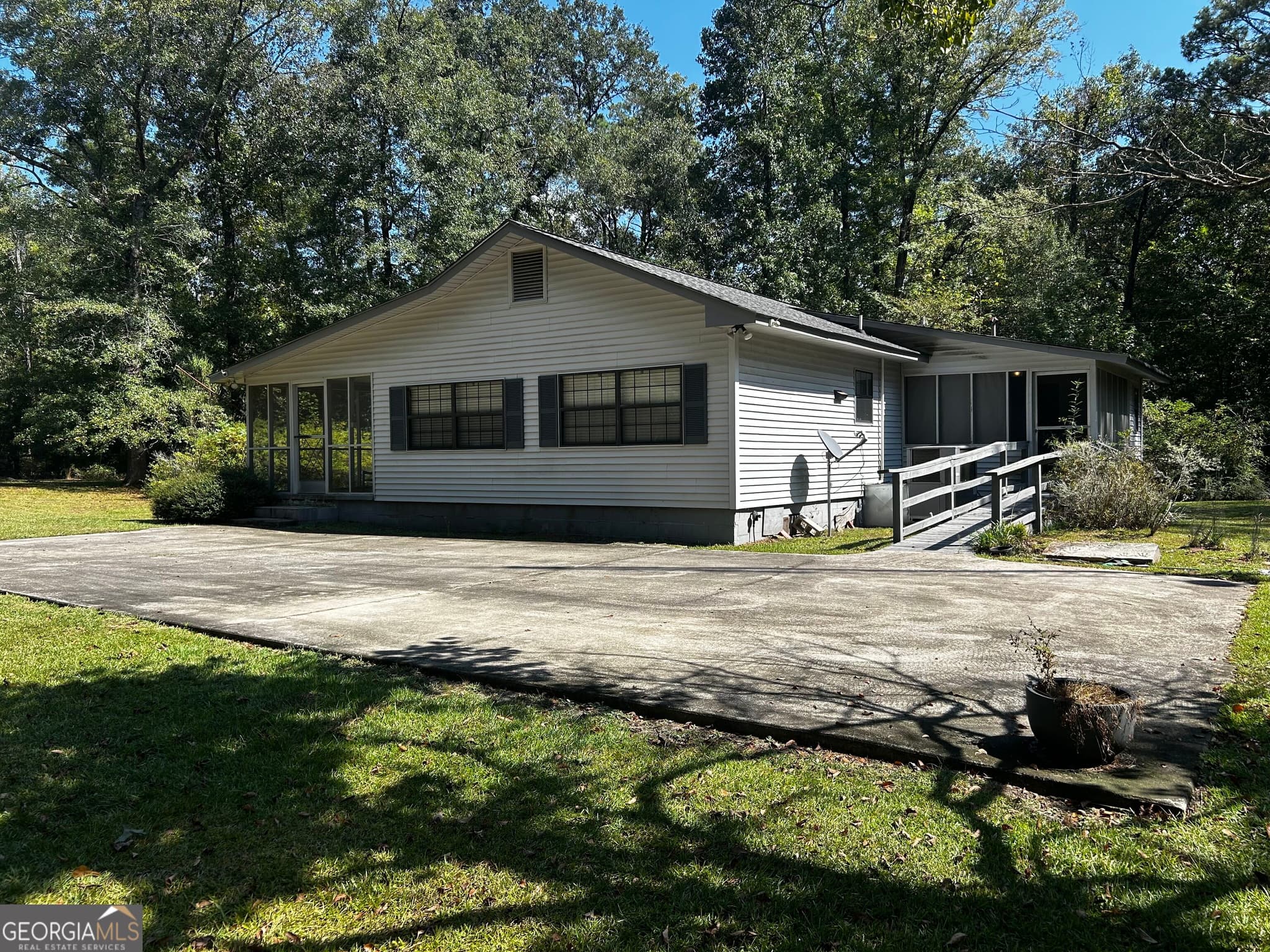 3 bedroom, 2 bathroom, 1,350 sq ft single family residence for sale at 208 Crawford Road, Milledgeville, GA 31061 — photo 9