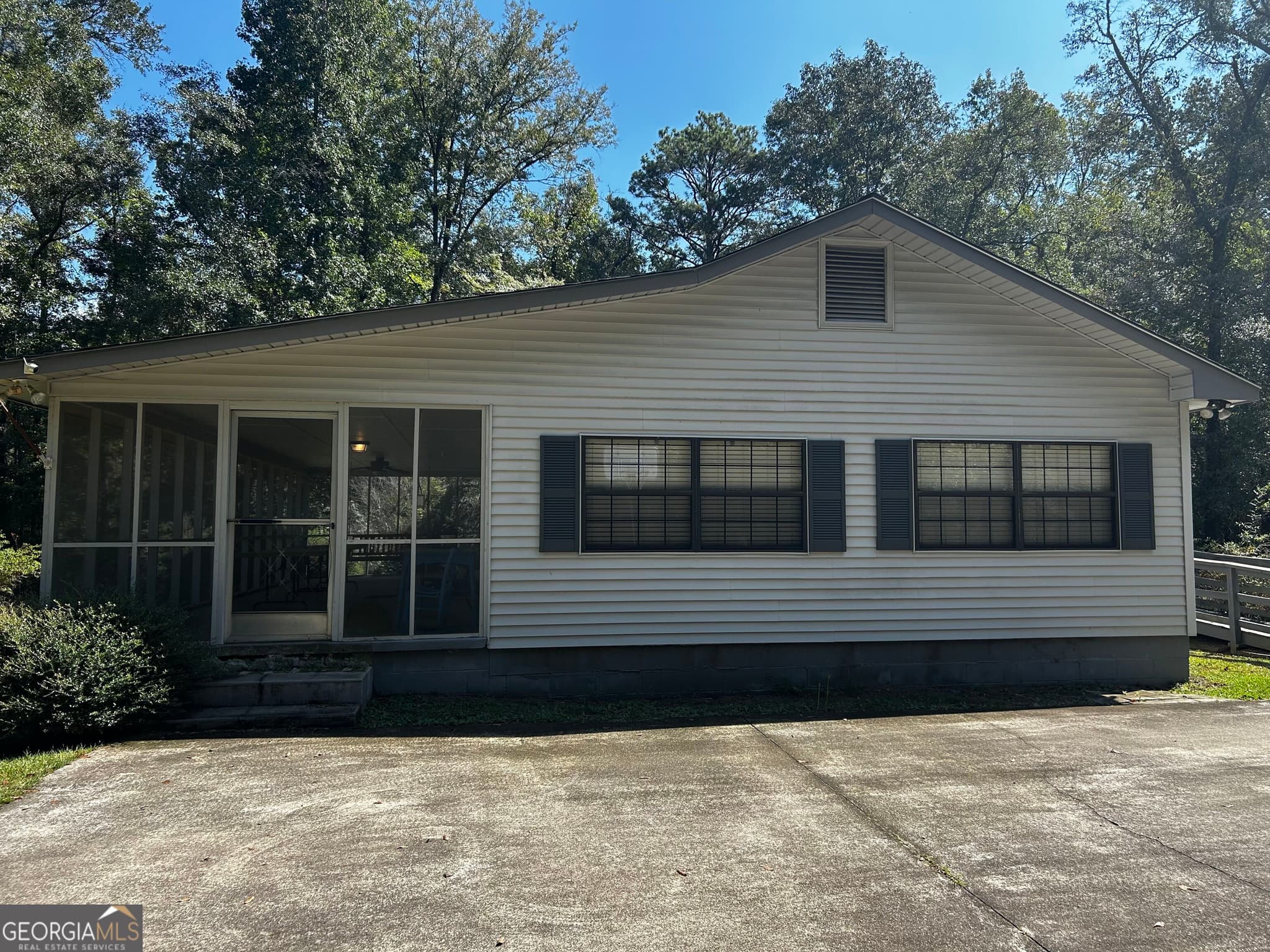 3 bedroom, 2 bathroom, 1,350 sq ft single family residence for sale at 208 Crawford Road, Milledgeville, GA 31061 — photo 8