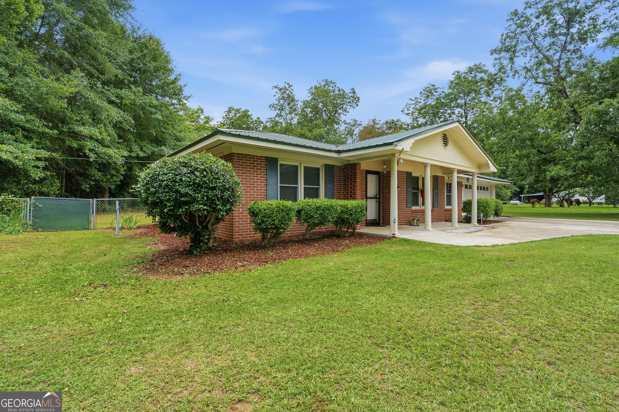 2 bedroom, 1 bathroom, 1,058 sq ft single family residence for sale at 380 Highway 96, Jeffersonville, GA 31044 — photo 3
