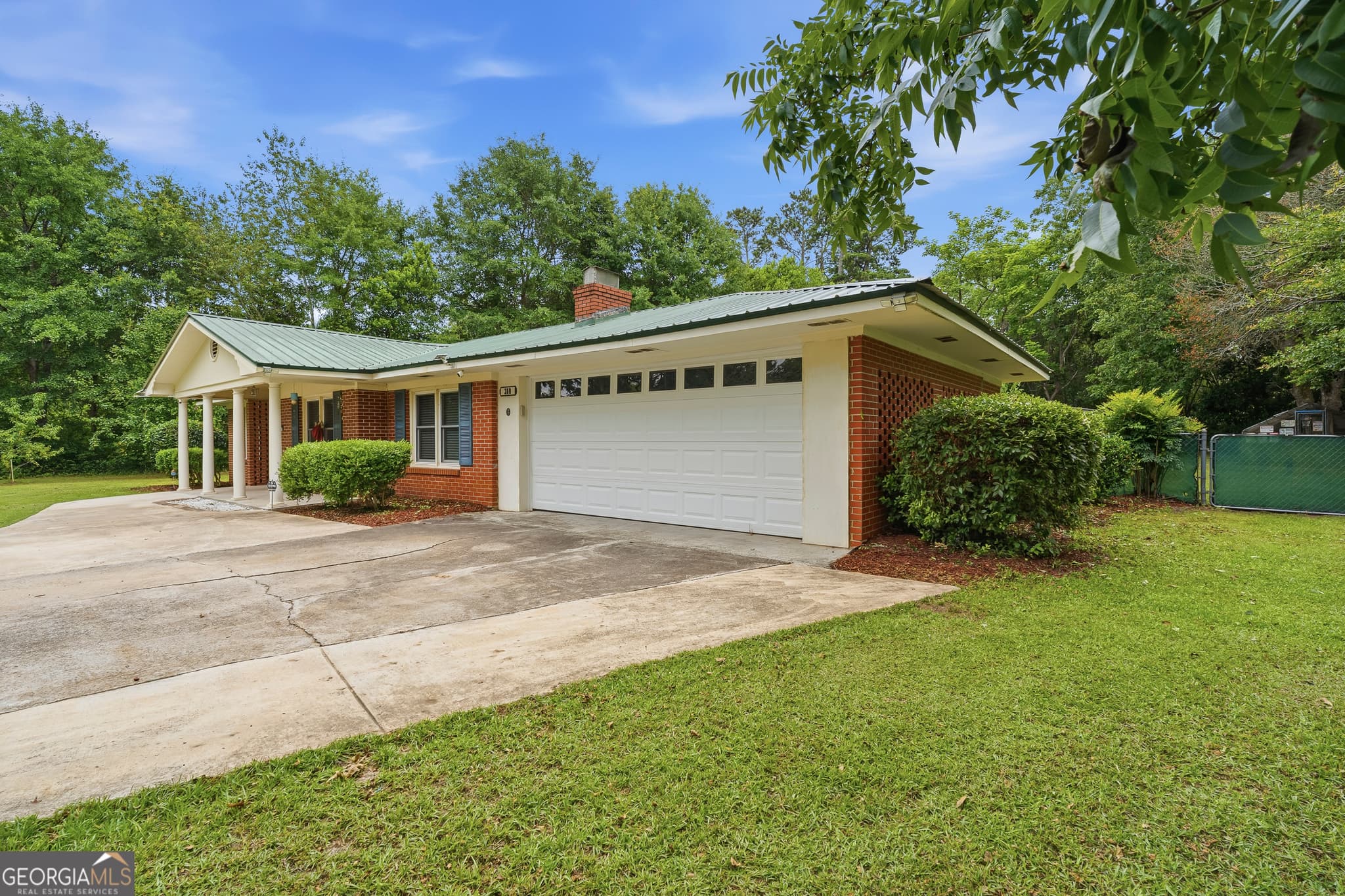2 bedroom, 1 bathroom, 1,058 sq ft single family residence for sale at 380 Highway 96, Jeffersonville, GA 31044 — photo 4