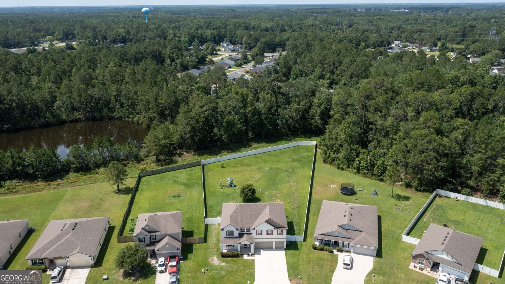 6 bedroom, 4.5 bathroom, 4,209 sq ft single family residence for sale at 118 Walnut Way, Kingsland, GA 31548 — photo 3