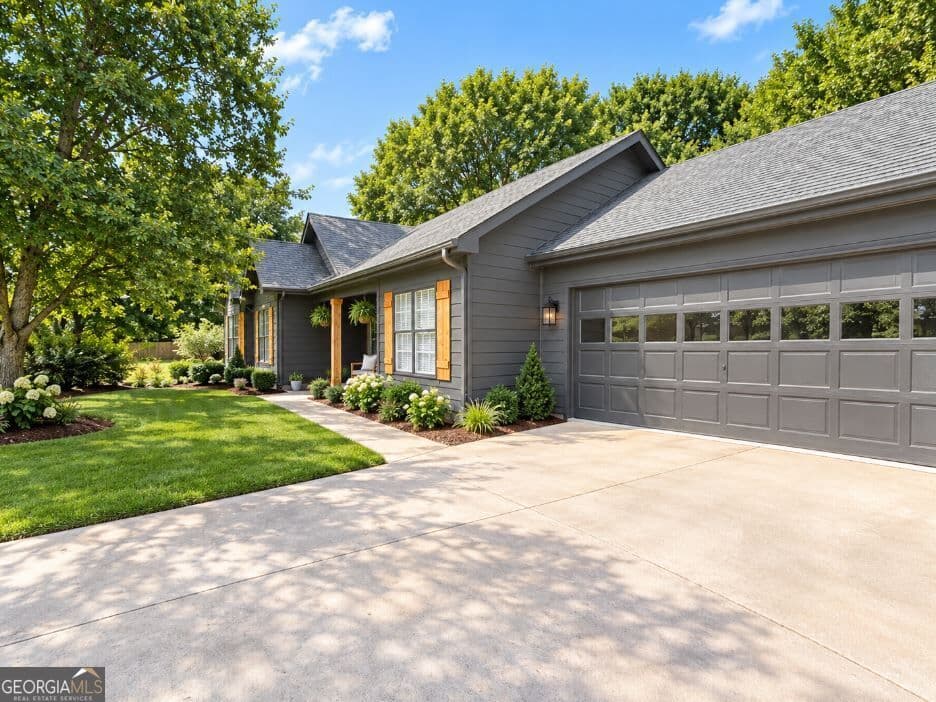 3 bedroom, 2 bathroom, 1,392 sq ft single family residence for sale at 255 Matthews School Road, Winder, GA 30680 — photo 2