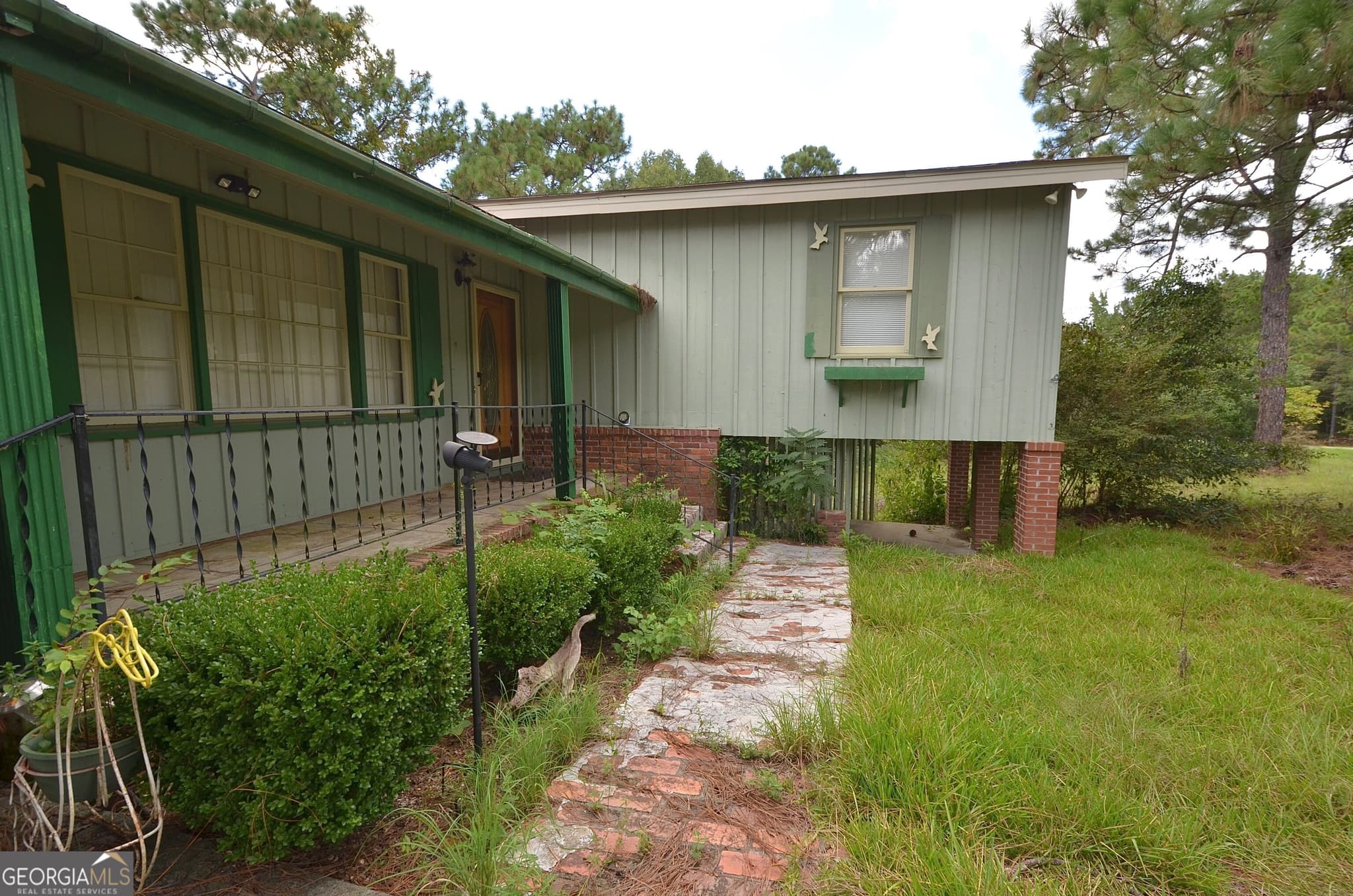 3 bedroom, 2.5 bathroom, 1,824 sq ft single family residence under contract at 805 Antioch Church Road, Eastman, GA 31023 — photo 6