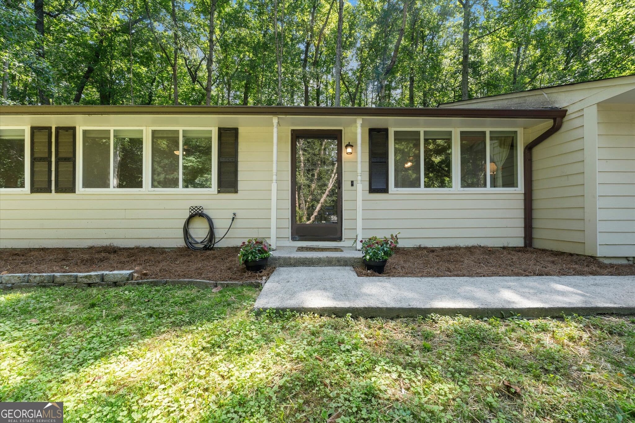 3 bedroom, 2 bathroom, 1,462 sq ft single family residence for sale at 3705 Somerset Drive, Marietta, GA 30064 — photo 2