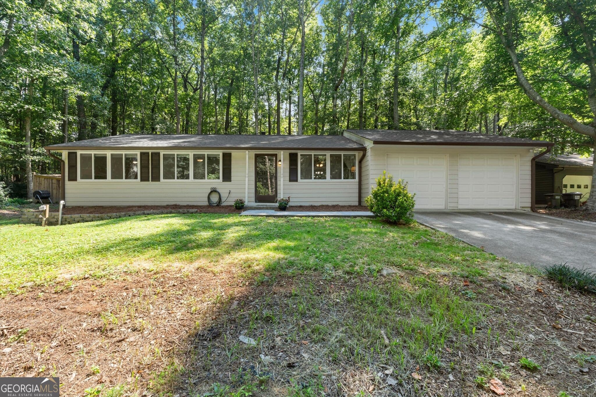 3 bedroom, 2 bathroom, 1,462 sq ft single family residence for sale at 3705 Somerset Drive, Marietta, GA 30064 — photo 1 of 38