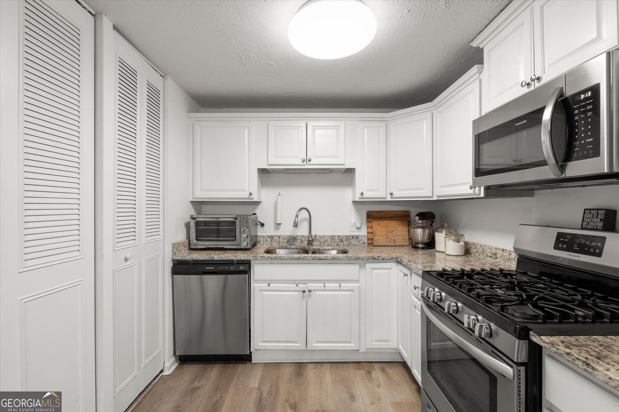 3 bedroom, 2 bathroom, 1,462 sq ft single family residence for sale at 3705 Somerset Drive, Marietta, GA 30064 — photo 9