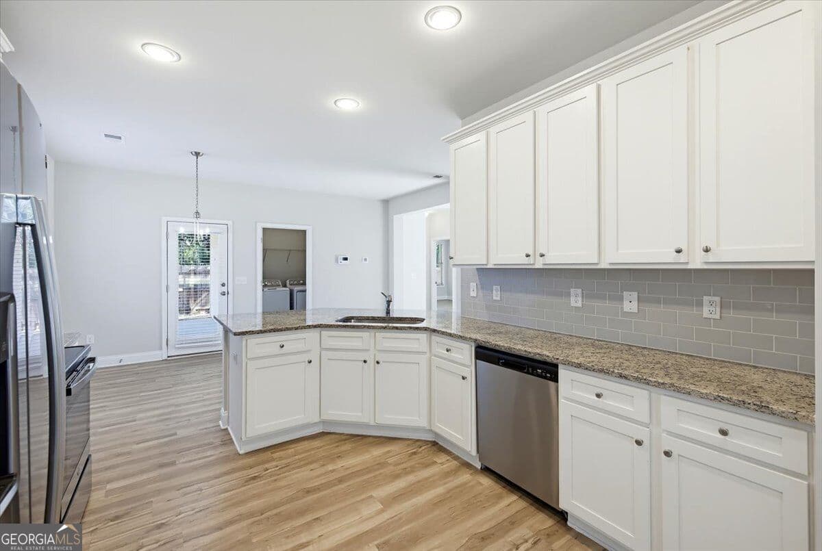 4 bedroom, 2.5 bathroom, 2,330 sq ft single family residence for sale at 213 Horizon Way, Dallas, GA 30157 — photo 8