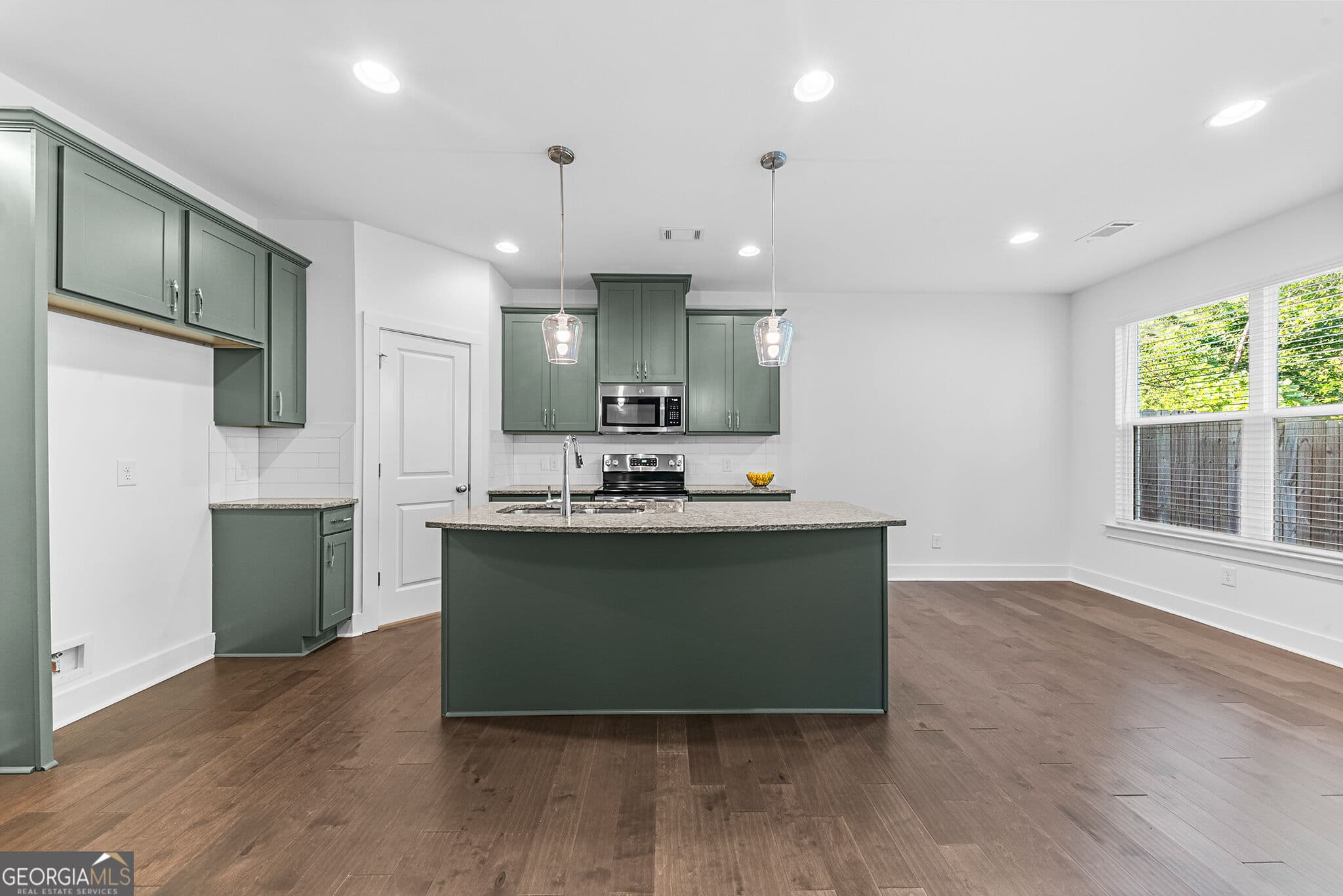3 bedroom, 2.5 bathroom, 1,708 sq ft townhouse for sale at 487 Auburn Valley Way 186, Auburn, GA 30011 — photo 6