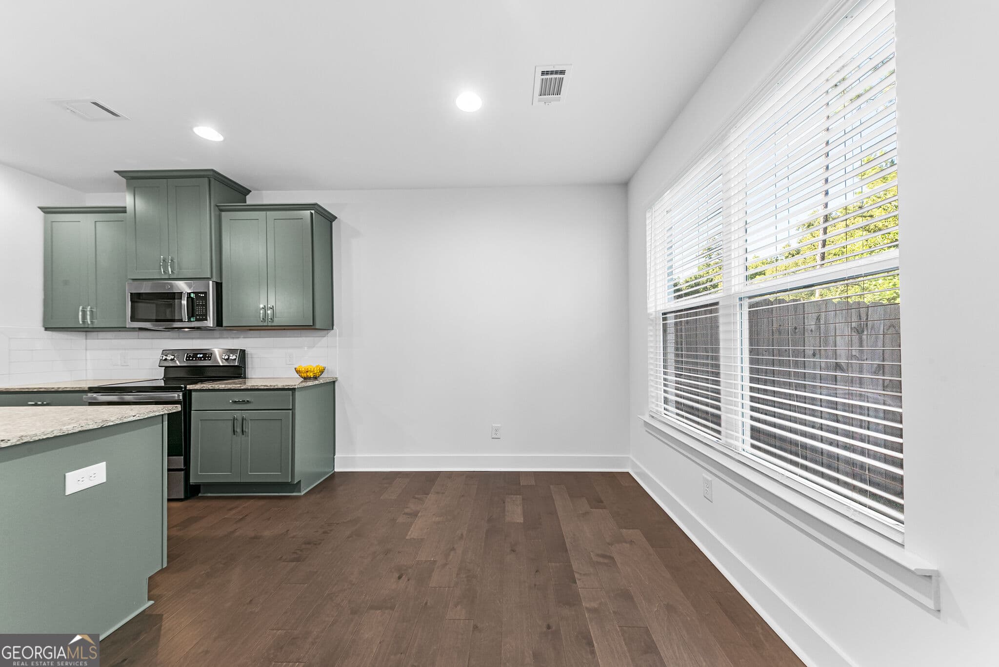 3 bedroom, 2.5 bathroom, 1,708 sq ft townhouse for sale at 487 Auburn Valley Way 186, Auburn, GA 30011 — photo 9