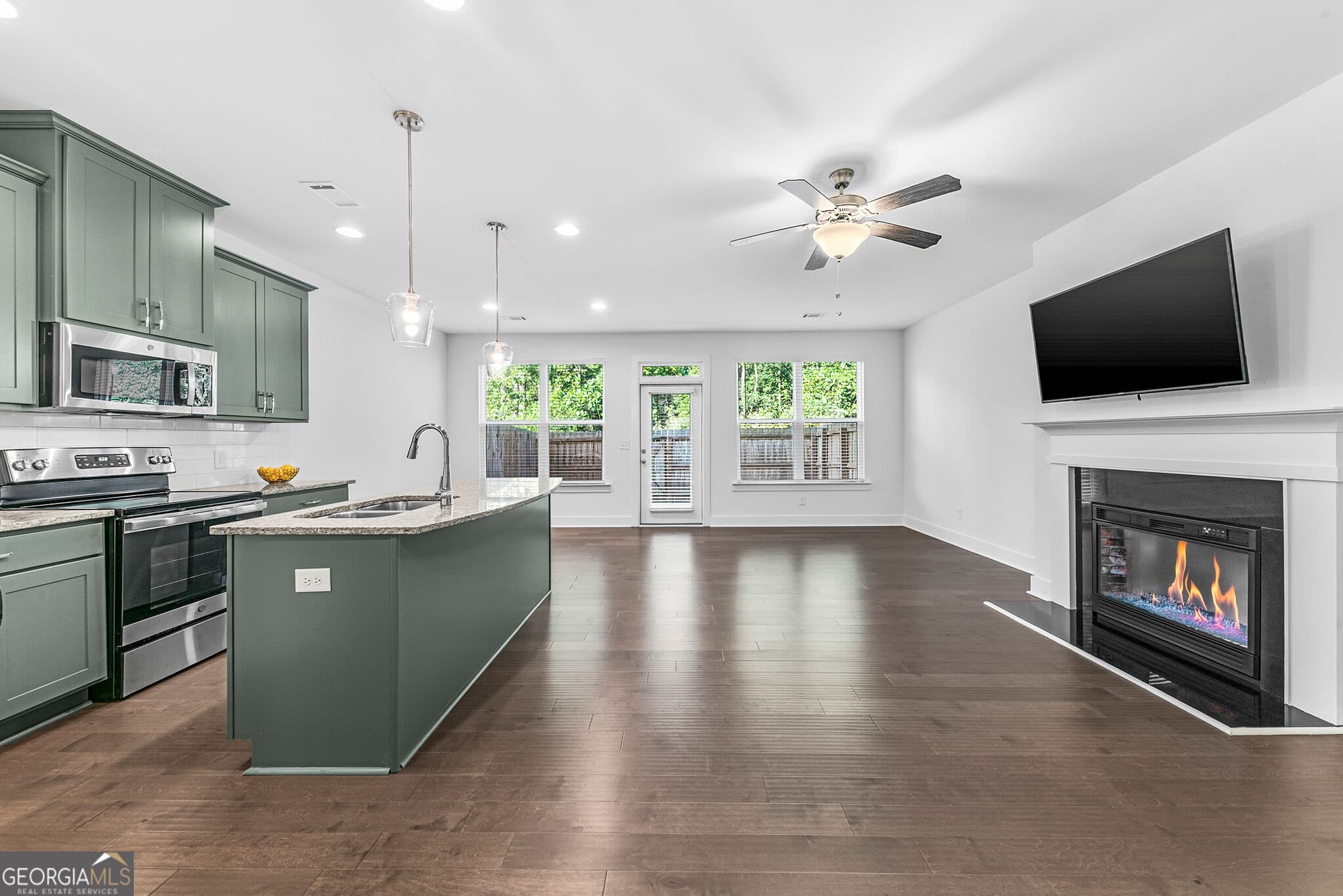 3 bedroom, 2.5 bathroom, 1,708 sq ft townhouse for sale at 487 Auburn Valley Way 186, Auburn, GA 30011 — photo 4