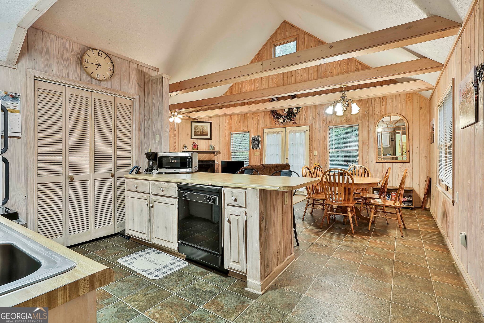 3 bedroom, 2 bathroom, 1,344 sq ft cabin,single family residence for sale at 106 Chalet Circle, Pine Mountain, GA 31822 — photo 9