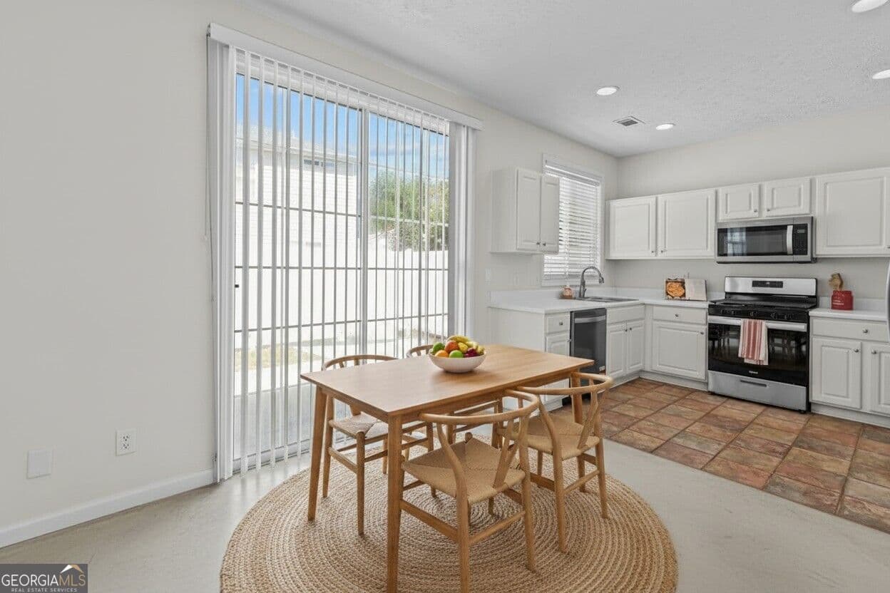 2 bedroom, 2 bathroom, 1,121 sq ft single family residence for sale at 201 Harmony Court, Milton, GA 30004 — photo 9