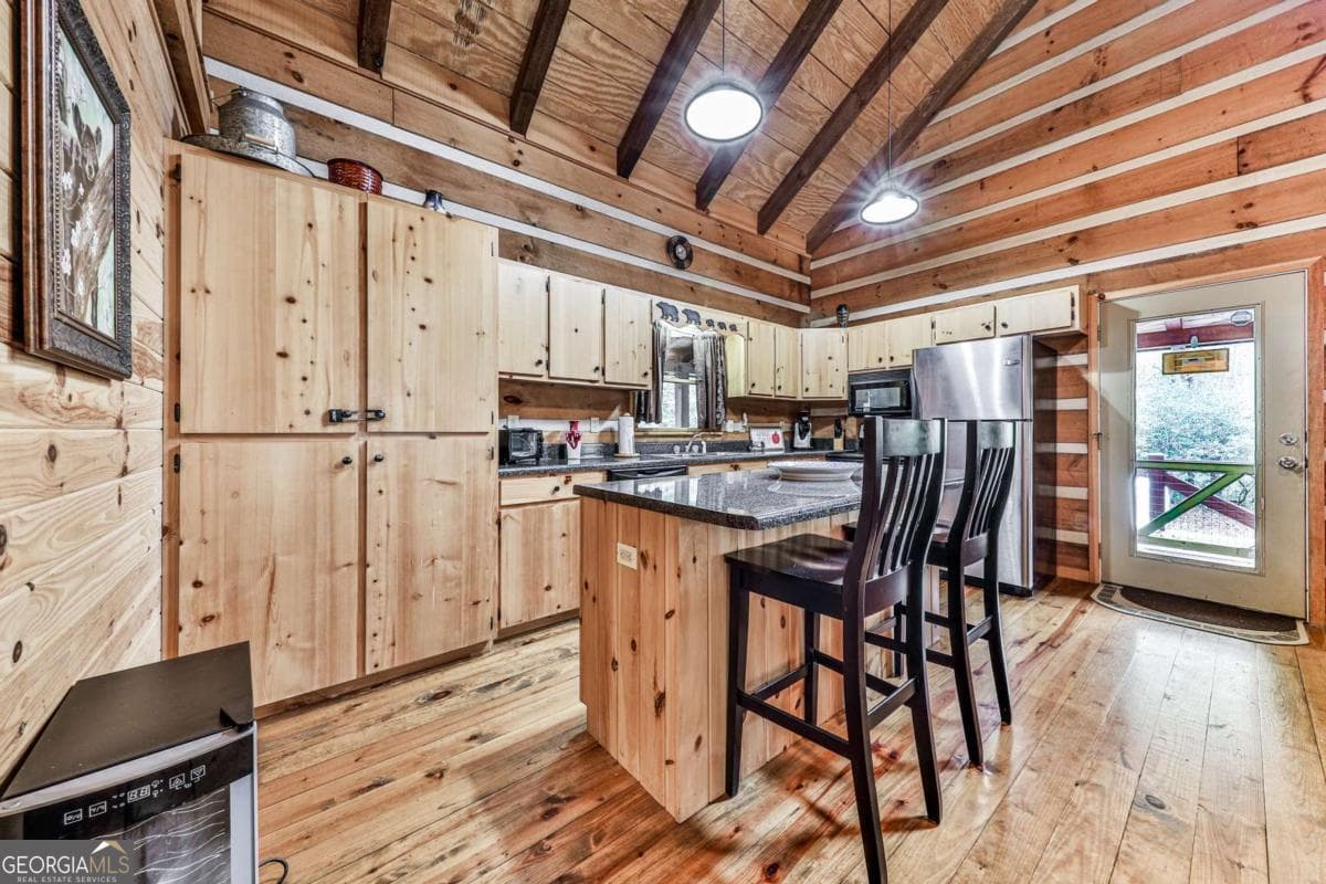 3 bedroom, 6 bathroom, 2,574 sq ft cabin,single family residence for sale at 245 Weeks Creek Road, Blue Ridge, GA 30513 — photo 7