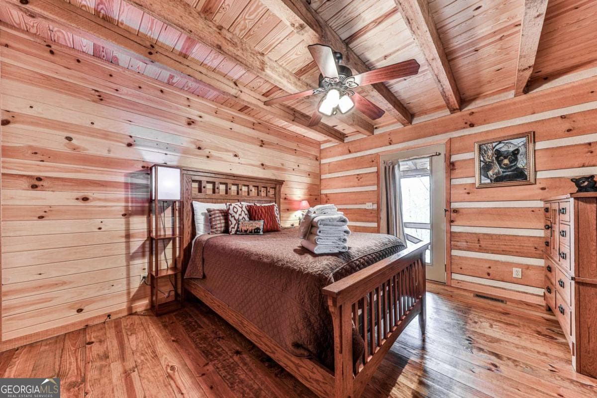 3 bedroom, 6 bathroom, 2,574 sq ft cabin,single family residence for sale at 245 Weeks Creek Road, Blue Ridge, GA 30513 — photo 3