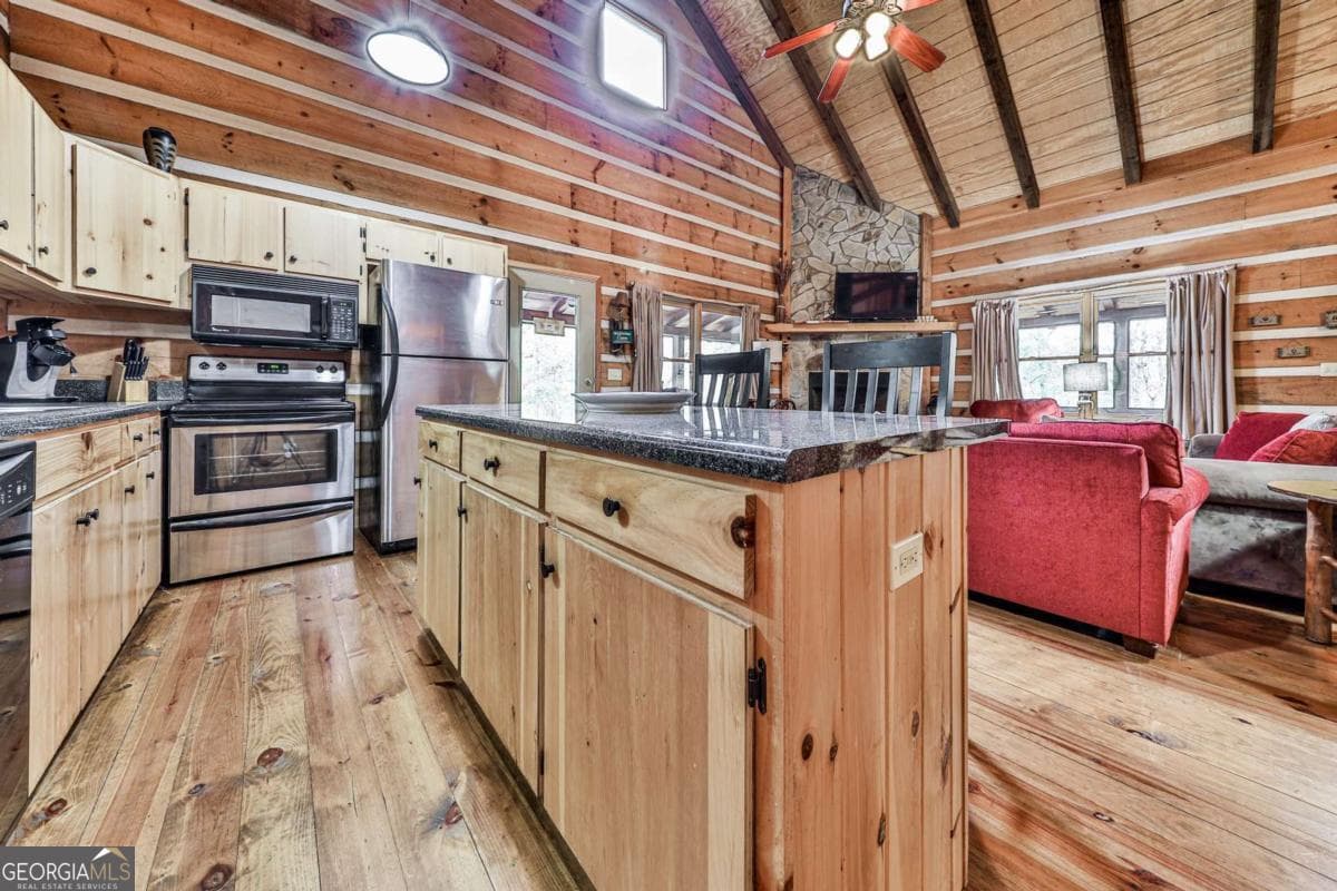 3 bedroom, 6 bathroom, 2,574 sq ft cabin,single family residence for sale at 245 Weeks Creek Road, Blue Ridge, GA 30513 — photo 9
