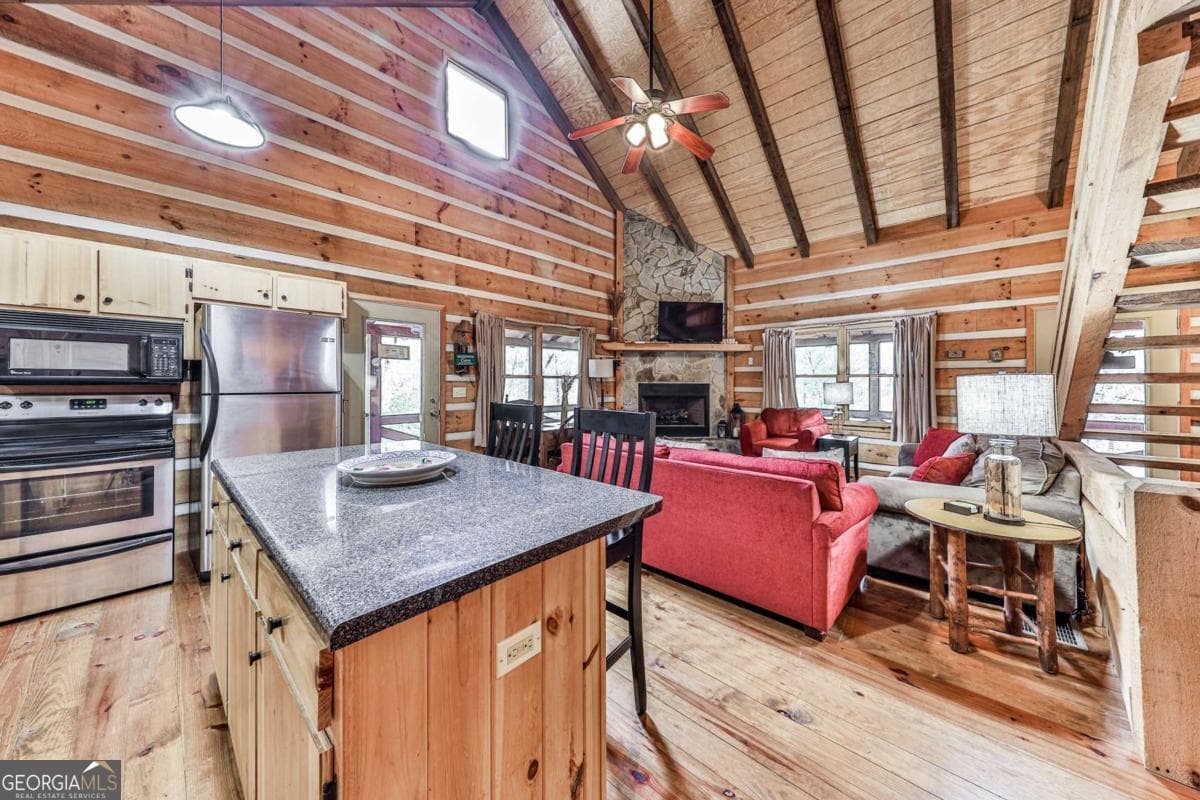 3 bedroom, 6 bathroom, 2,574 sq ft cabin,single family residence for sale at 245 Weeks Creek Road, Blue Ridge, GA 30513 — photo 10