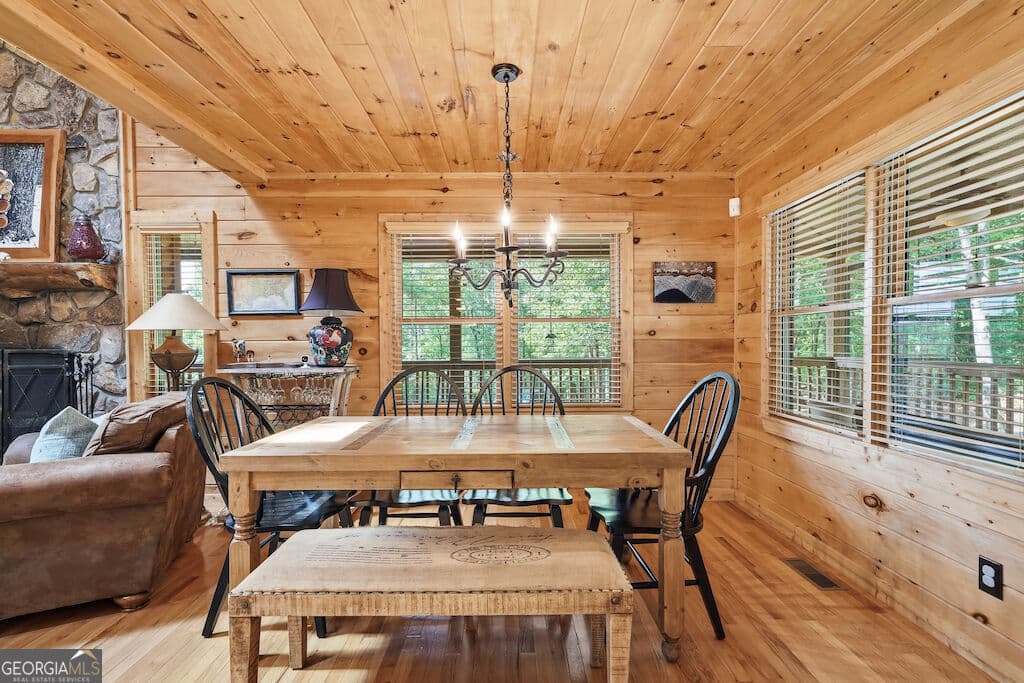 3 bedroom, 3 bathroom, 2,800 sq ft cabin,single family residence for sale at 120 Bell Camp Ridge Road, Blue Ridge, GA 30513 — photo 7