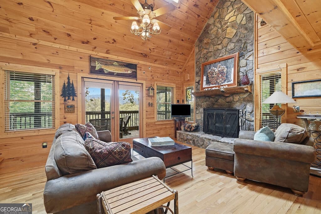 3 bedroom, 3 bathroom, 2,800 sq ft cabin,single family residence for sale at 120 Bell Camp Ridge Road, Blue Ridge, GA 30513 — photo 4
