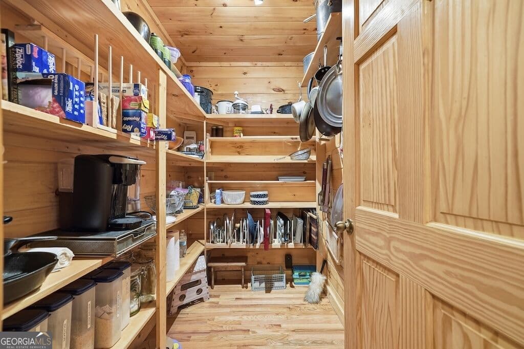 3 bedroom, 3 bathroom, 2,800 sq ft cabin,single family residence for sale at 120 Bell Camp Ridge Road, Blue Ridge, GA 30513 — photo 8