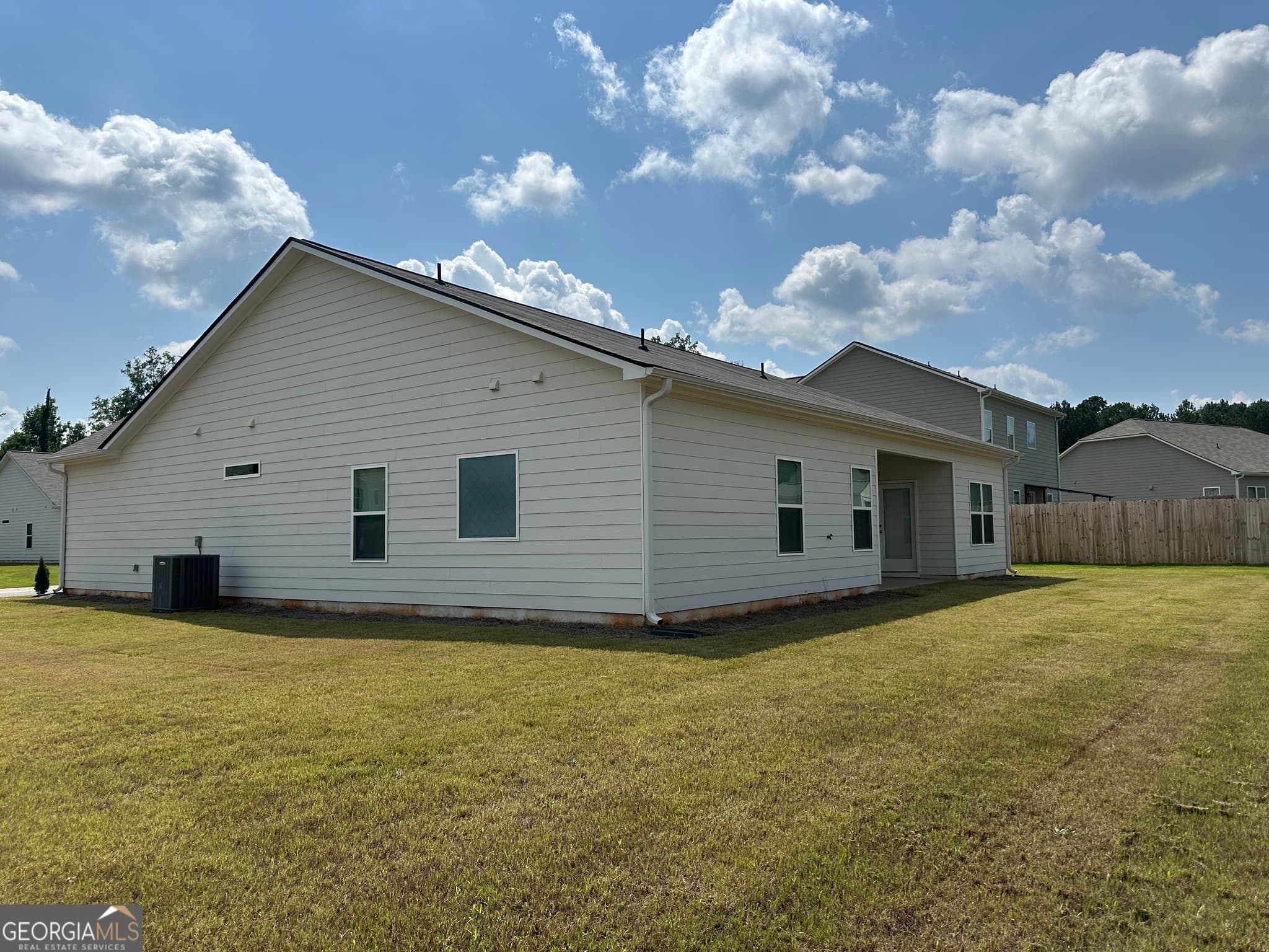 3 bedroom, 2.5 bathroom, 2,200 sq ft single family residence for sale at 121 CREEKSIDE Road, Eatonton, GA 31024 — photo 3