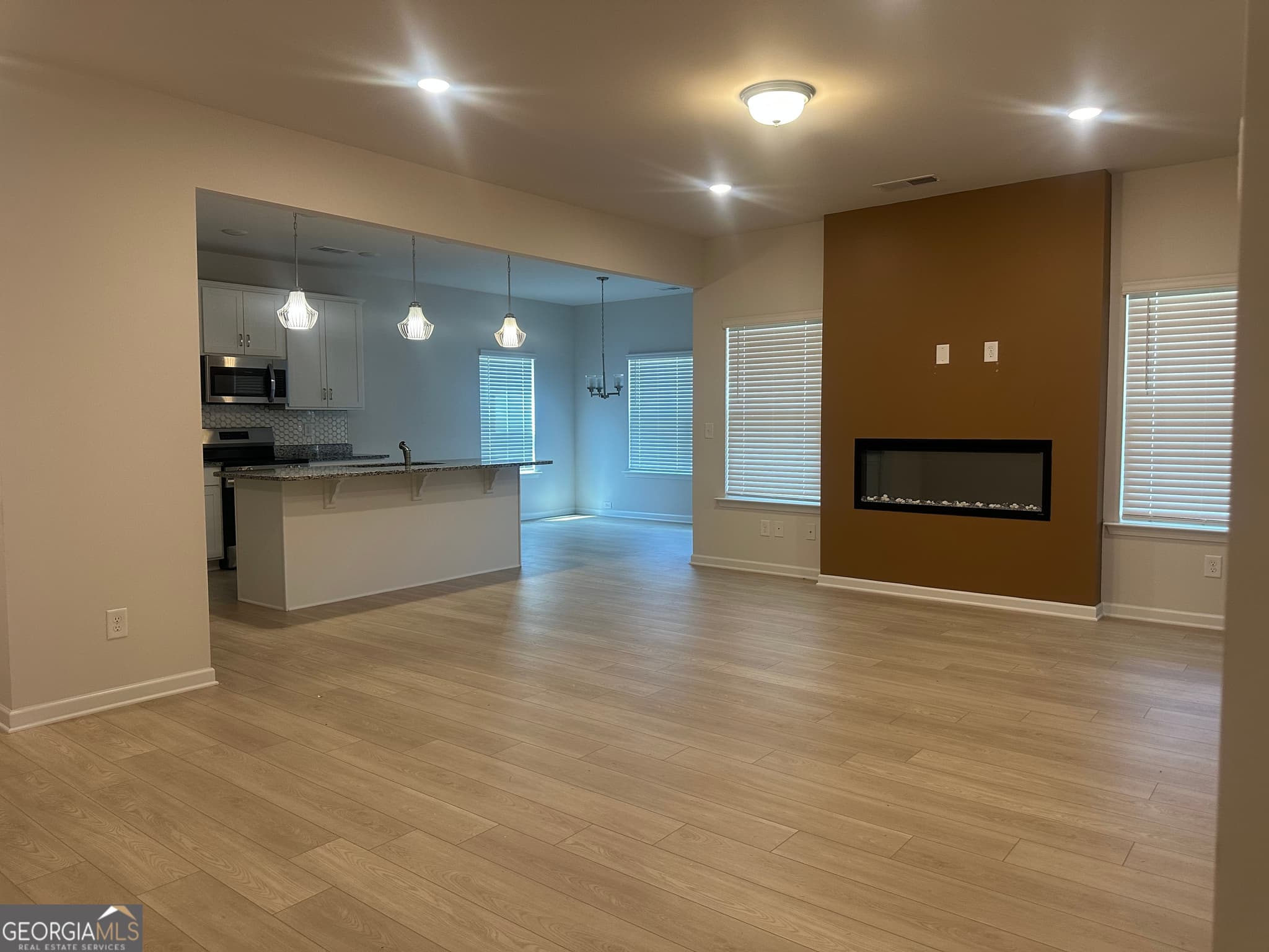 3 bedroom, 2.5 bathroom, 2,200 sq ft single family residence for sale at 121 CREEKSIDE Road, Eatonton, GA 31024 — photo 5