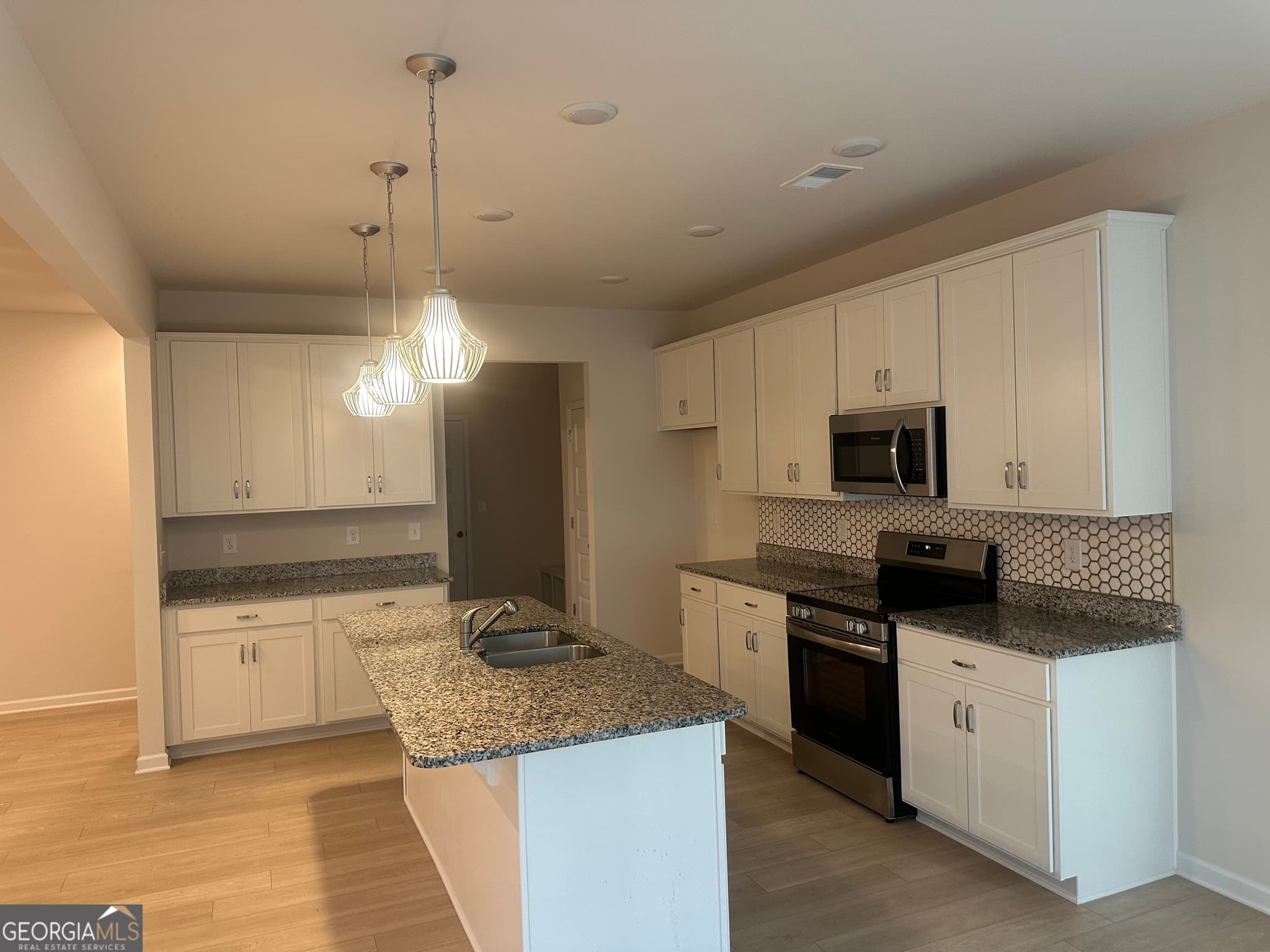 3 bedroom, 2.5 bathroom, 2,200 sq ft single family residence for sale at 121 CREEKSIDE Road, Eatonton, GA 31024 — photo 9