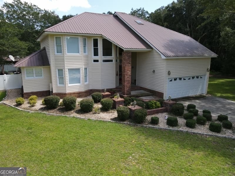 4 bedroom, 3 bathroom, 3,283 sq ft single family residence for sale at 11 Plantation Drive, Swainsboro, GA 30401