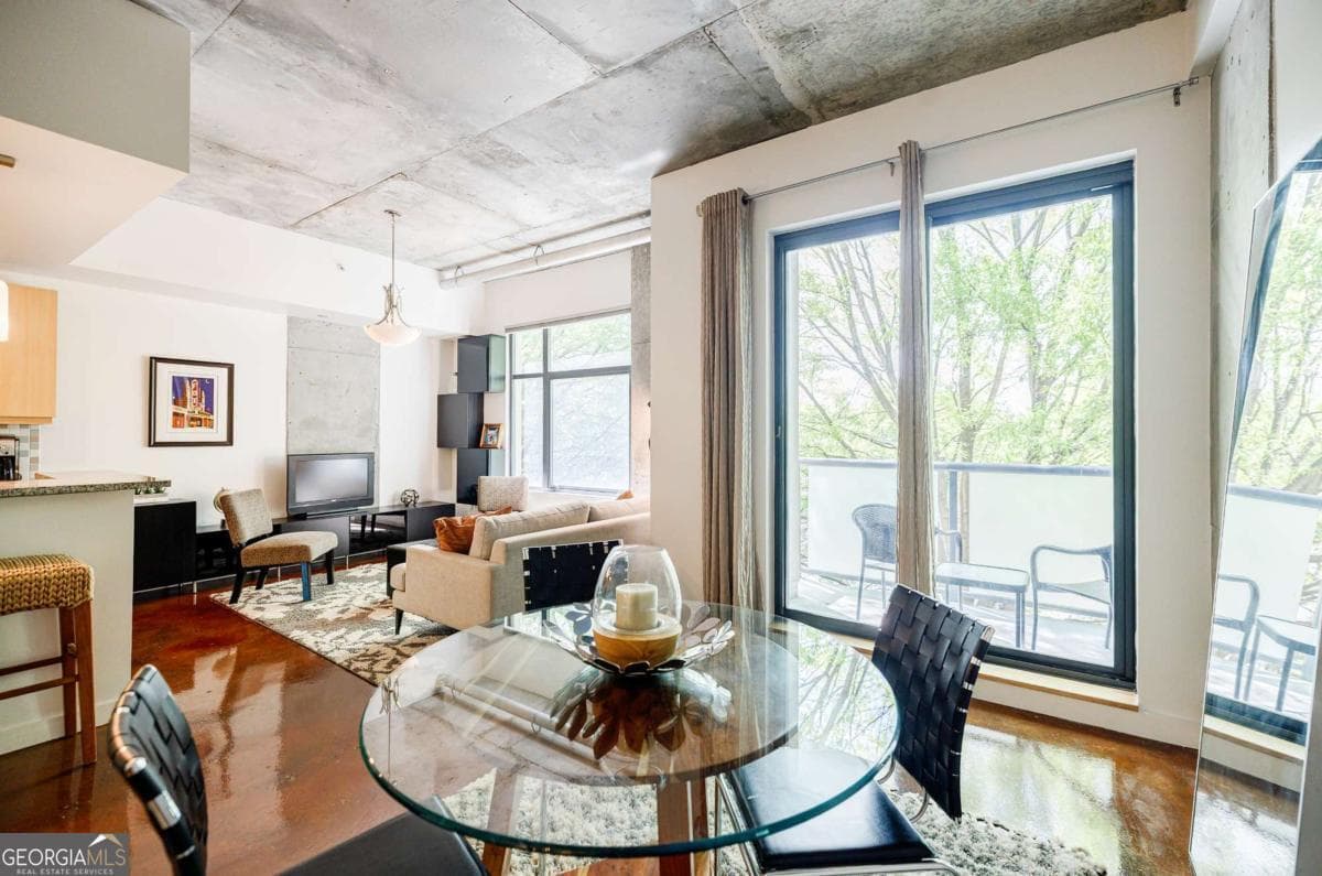 1 bedroom, 1 bathroom, 912 sq ft condominium sold at 335 W Ponce De Leon Avenue 308, Decatur, GA 30030