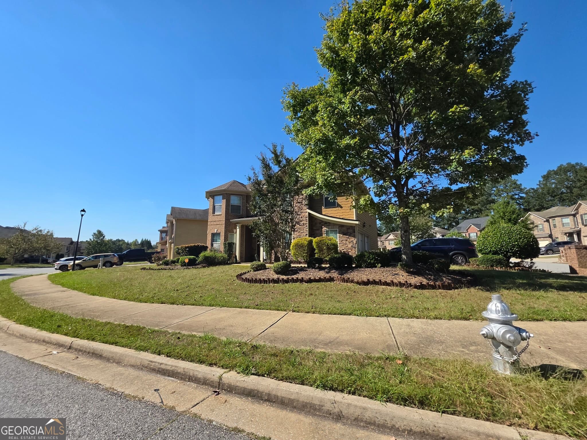 4 bedroom, 2.5 bathroom, 3,402 sq ft single family residence for sale at 7502 Bowhead Court, Fairburn, GA 30213 — photo 6