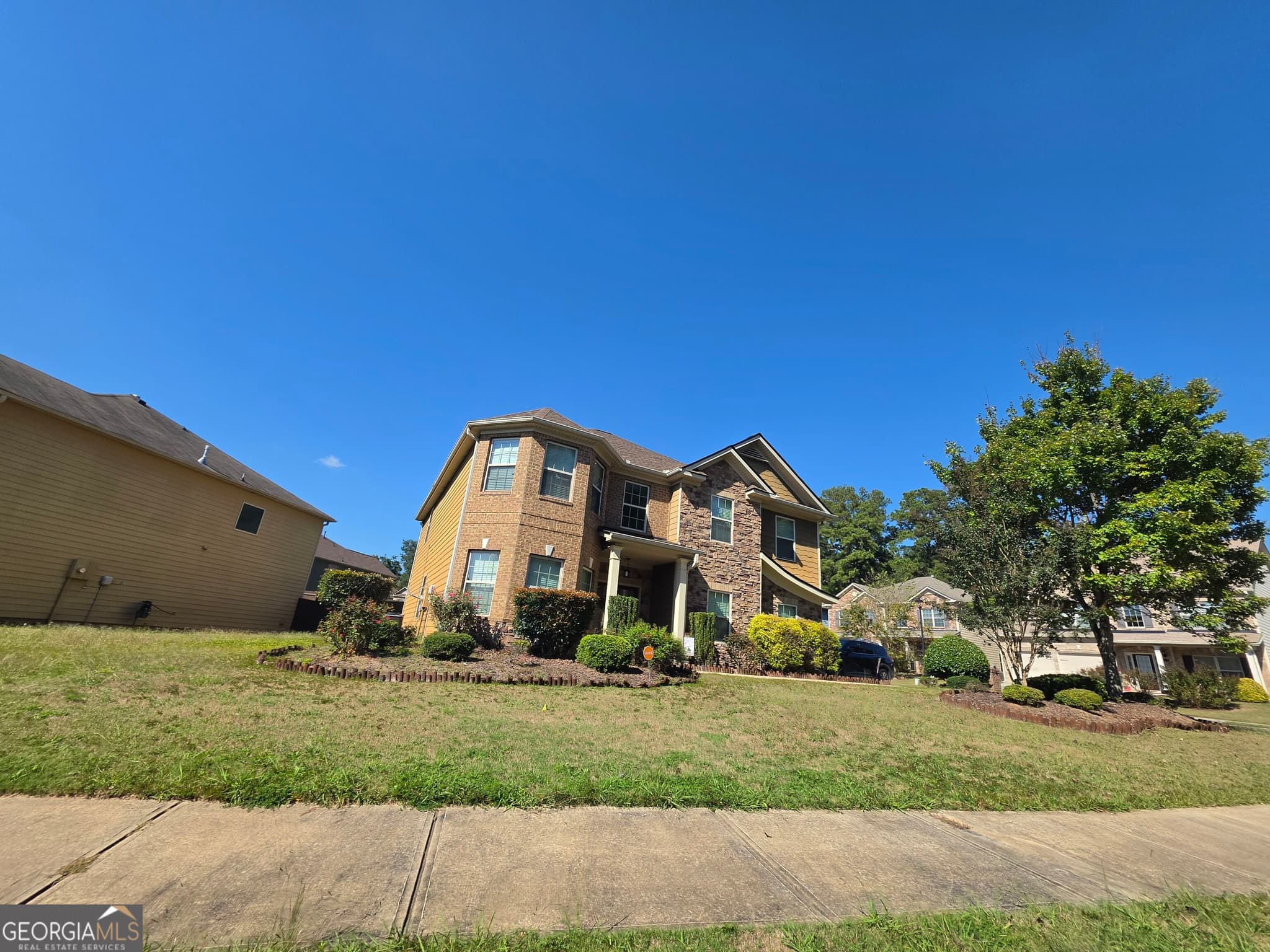 4 bedroom, 2.5 bathroom, 3,402 sq ft single family residence for sale at 7502 Bowhead Court, Fairburn, GA 30213 — photo 3