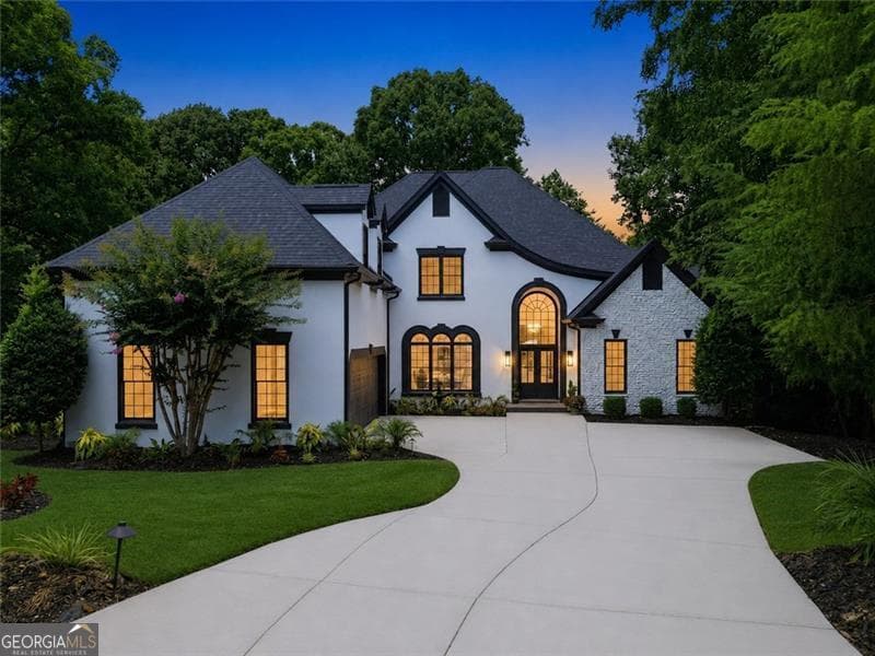 6 bedroom, 4.5 bathroom, 6,802 sq ft single family residence for sale at 945 Waters Reach Court, Alpharetta, GA 30022 — photo 2