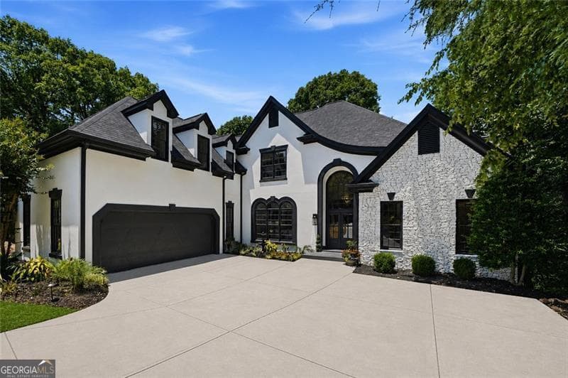 6 bedroom, 4.5 bathroom, 6,802 sq ft single family residence for sale at 945 Waters Reach Court, Alpharetta, GA 30022 — photo 3