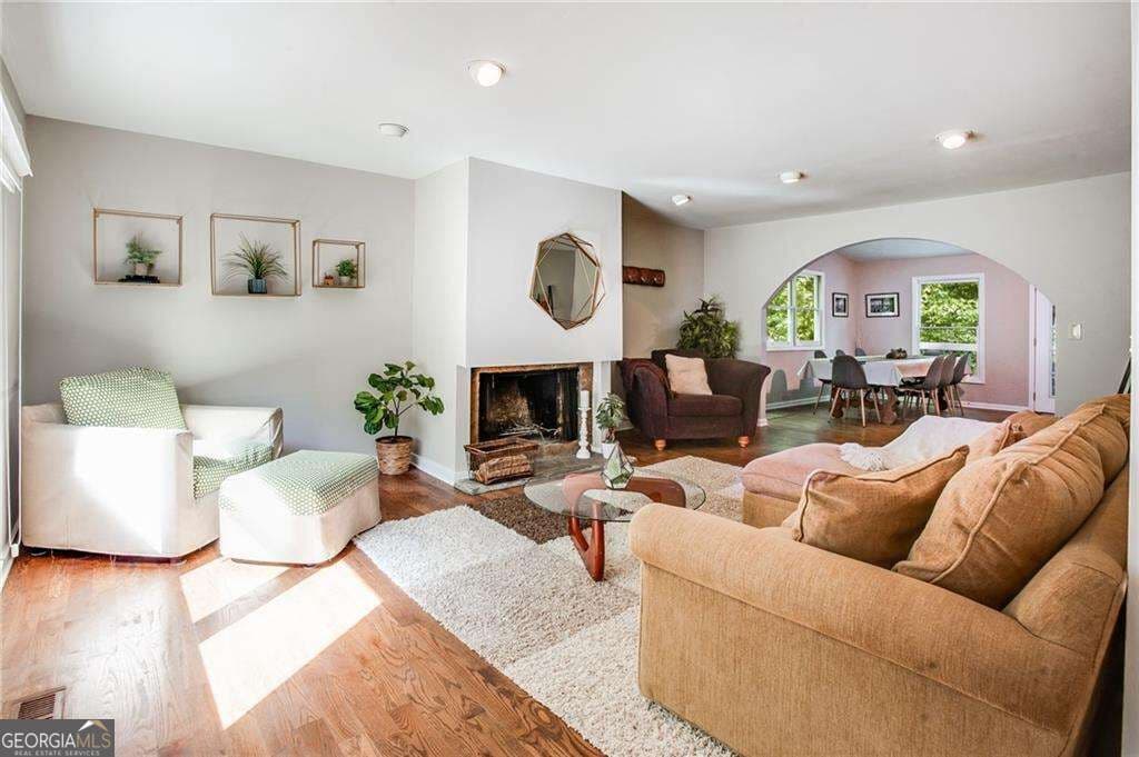 5 bedroom, 4.5 bathroom, 3,896 sq ft single family residence for rent at 2720 Margaret Mitche Drive, Atlanta, GA 30327 for $5,500 a month — photo 3