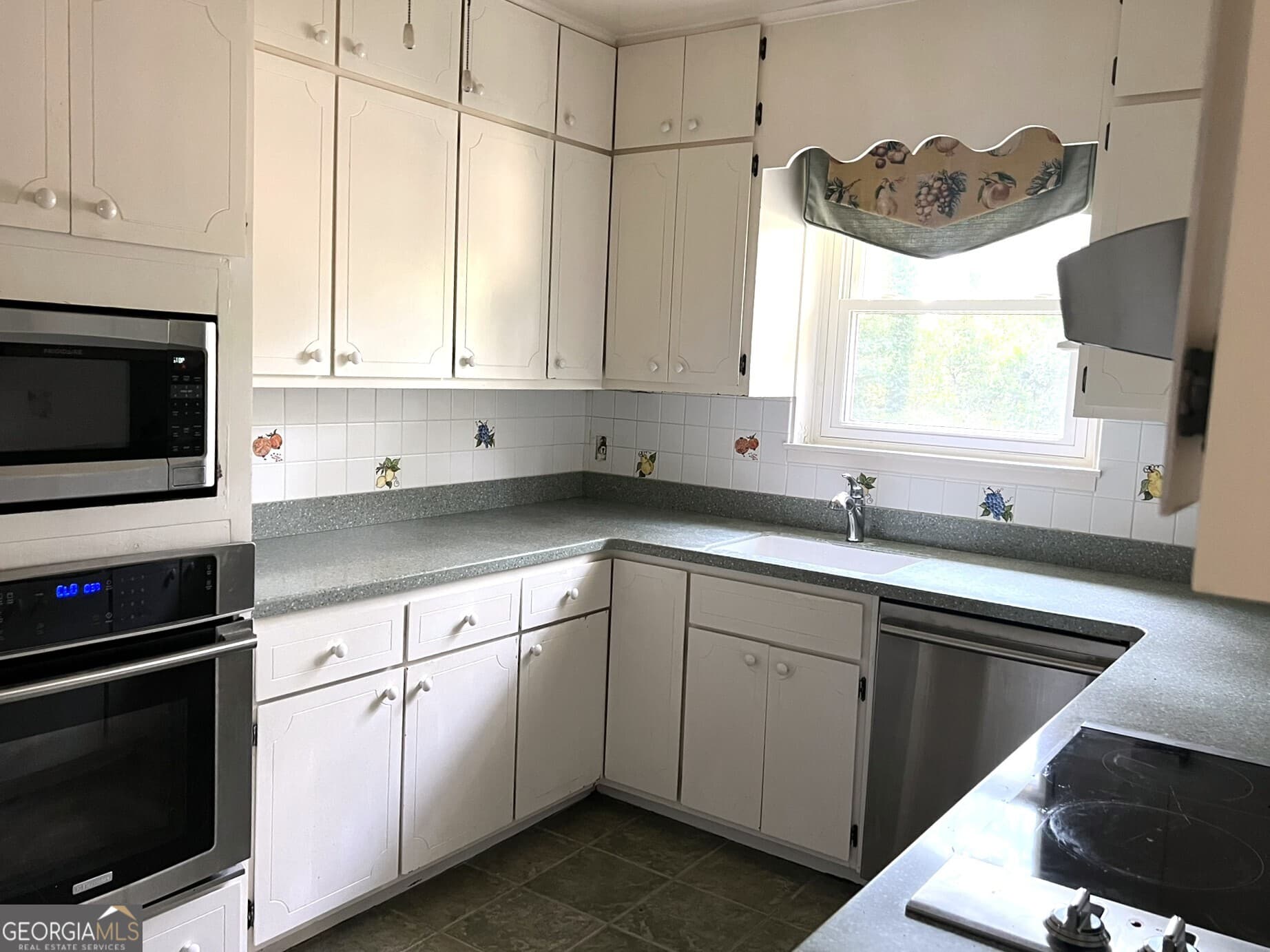 4 bedroom, 2.5 bathroom, 2,770 sq ft single family residence for sale at 1855 Waverland Drive, Macon, GA 31211 — photo 7