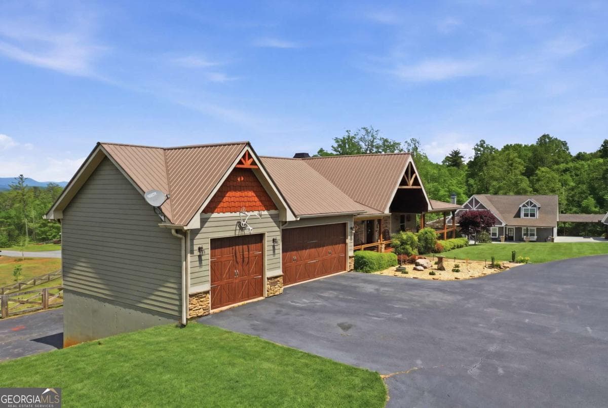3 bedroom, 2.5 bathroom, 3,542 sq ft cabin,single family residence for sale at 89 Old Steele Hollow, Dahlonega, GA 30533 — photo 2