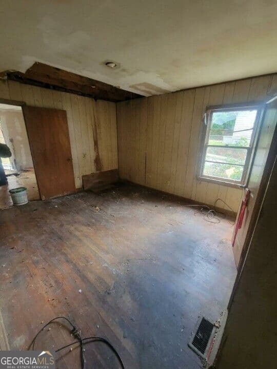 3 bedroom, 1 bathroom, 1,056 sq ft single family residence for sale at 264 SW Booker Street, Atlanta, GA 30315 — photo 2
