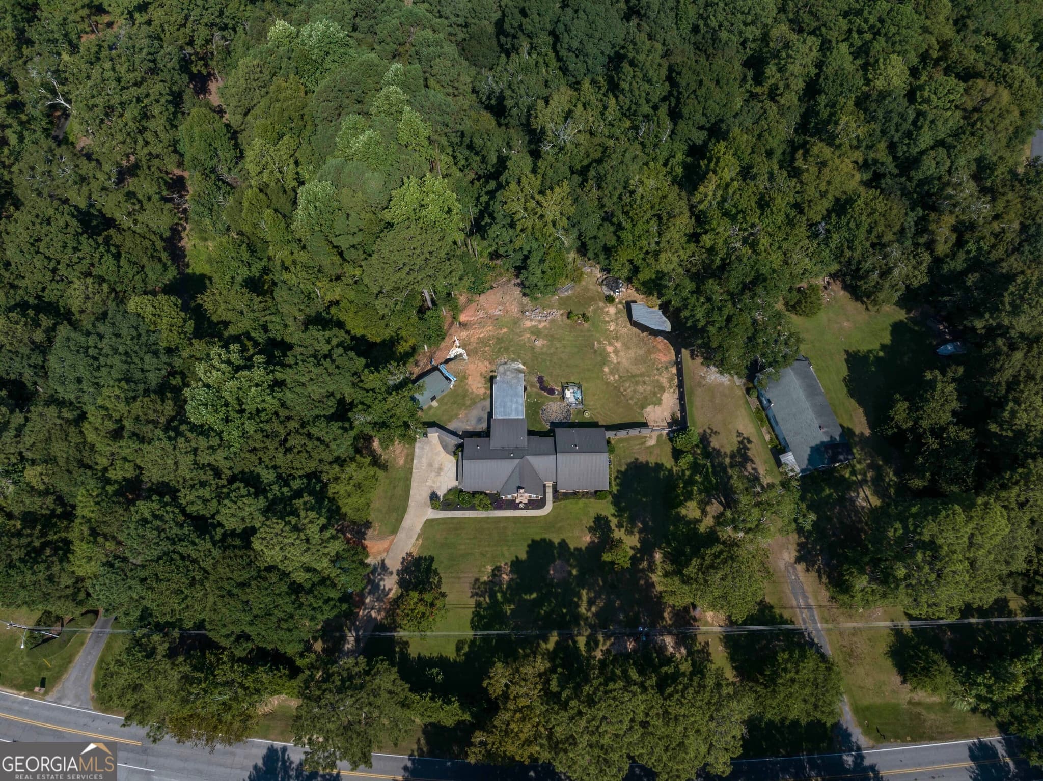 3 bedroom, 2 bathroom, 2,237 sq ft single family residence for sale at 6811 Mobley Road, Columbus, GA 31904 — photo 2