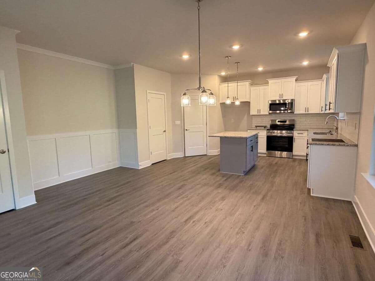 5 bedroom, 3.5 bathroom, 3,213 sq ft single family residence for sale at 456 Magnolia Grove Place, Cornelia, GA 30531 — photo 9